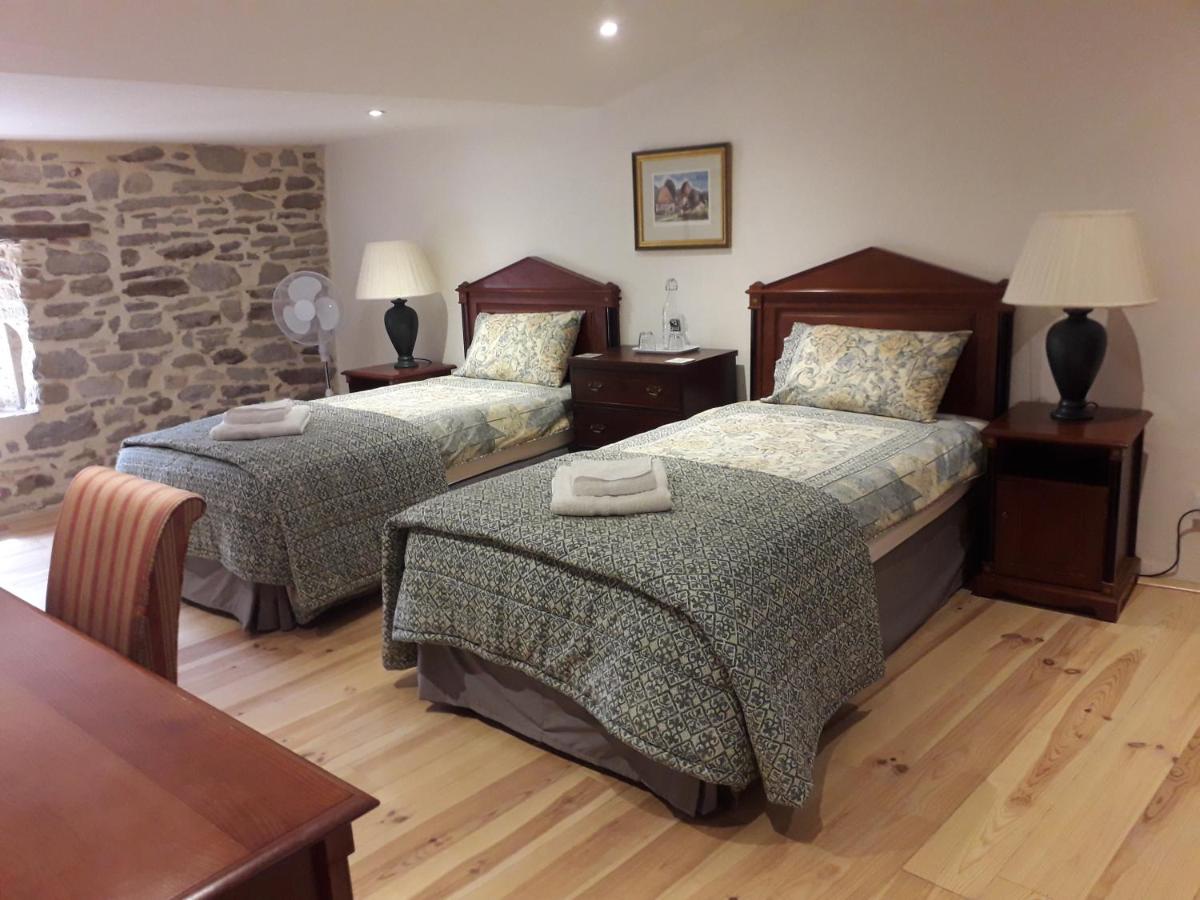 Large Twin Room photo 2