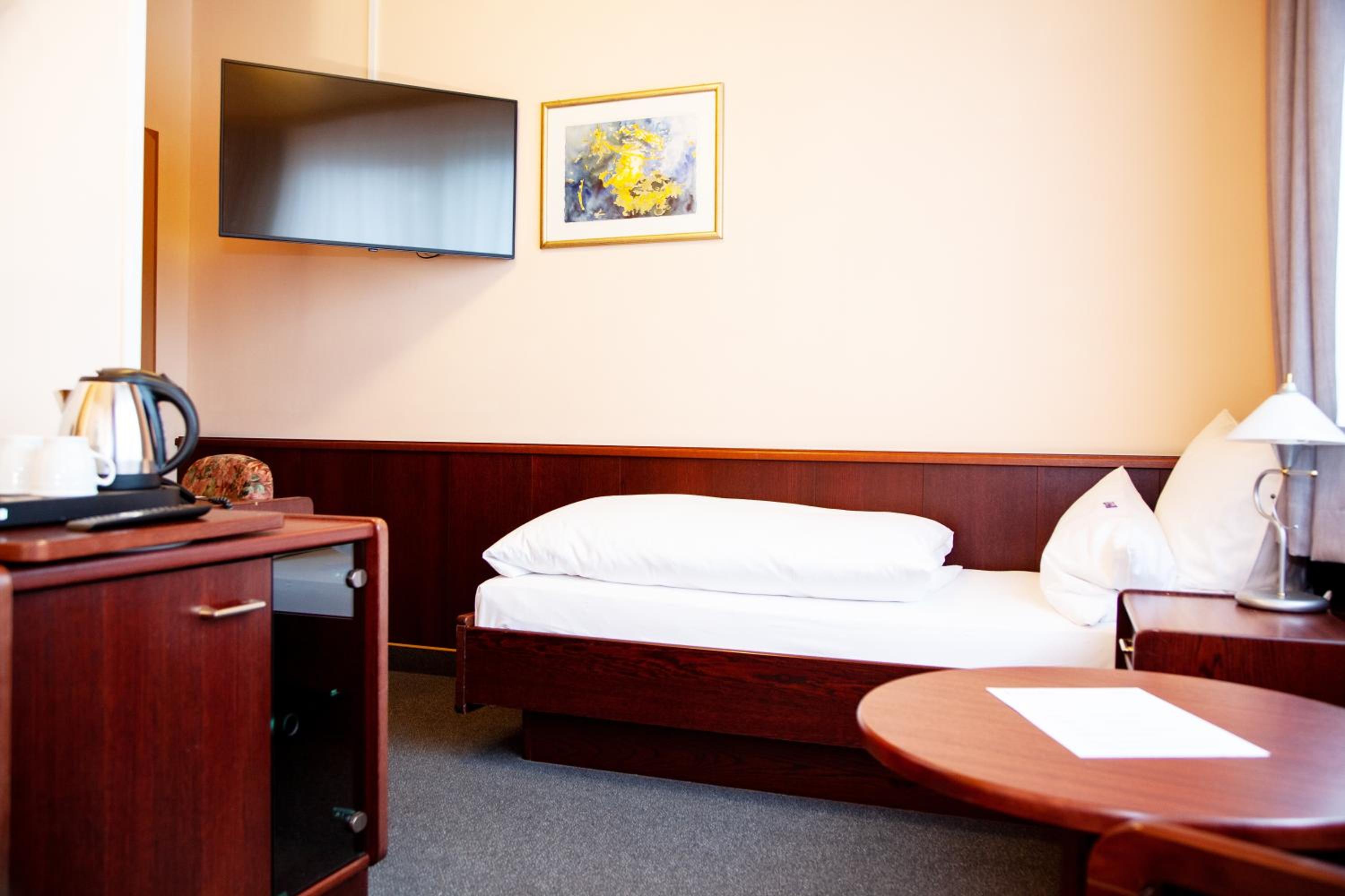 Twin Room - Photo 4