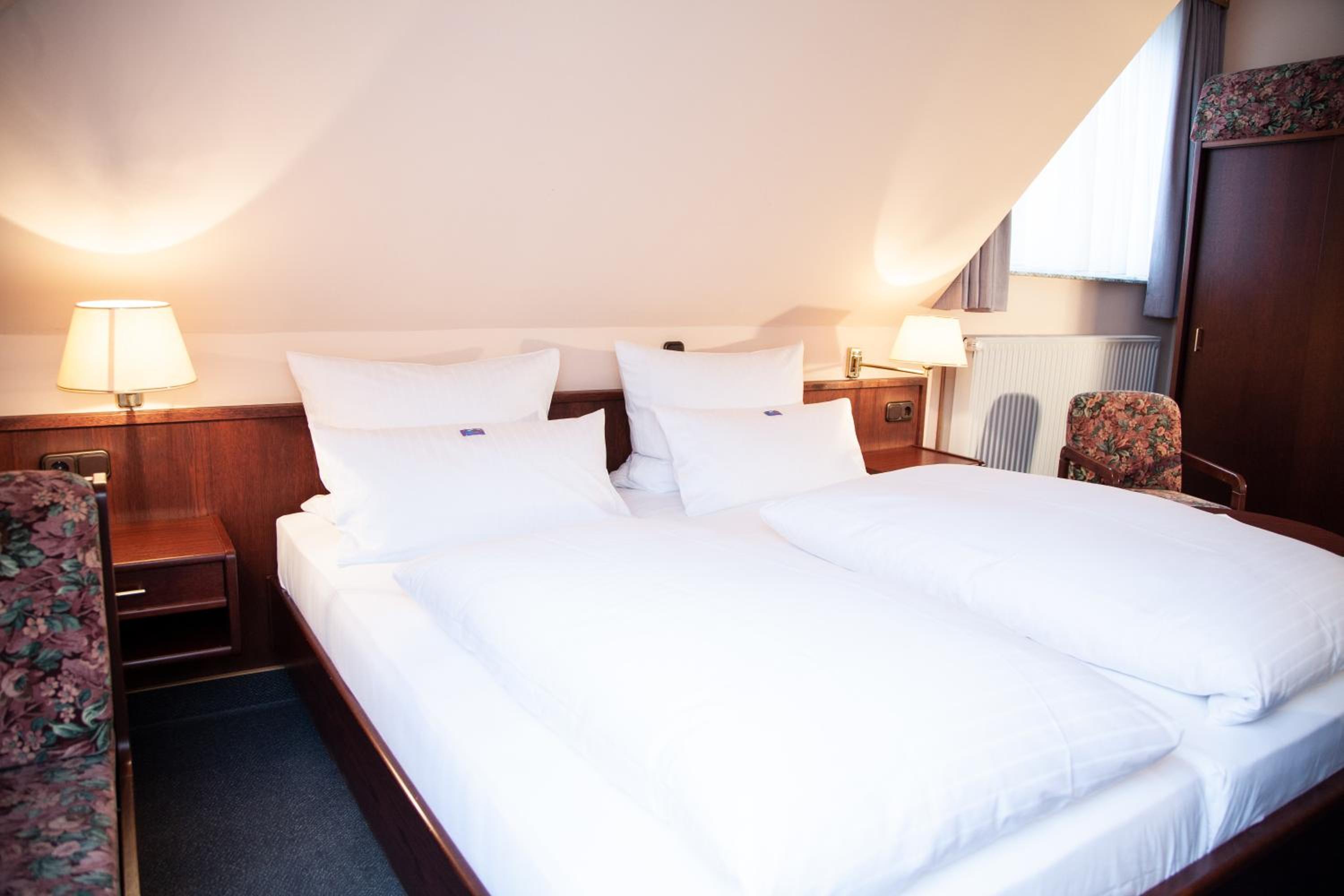 Double Room - Photo 6
