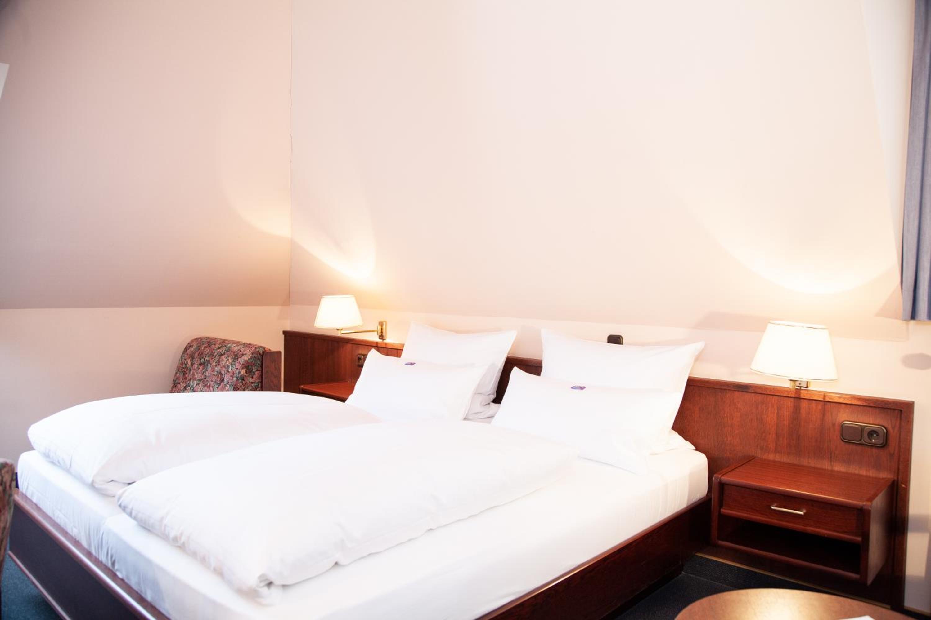 Double Room - Photo 7