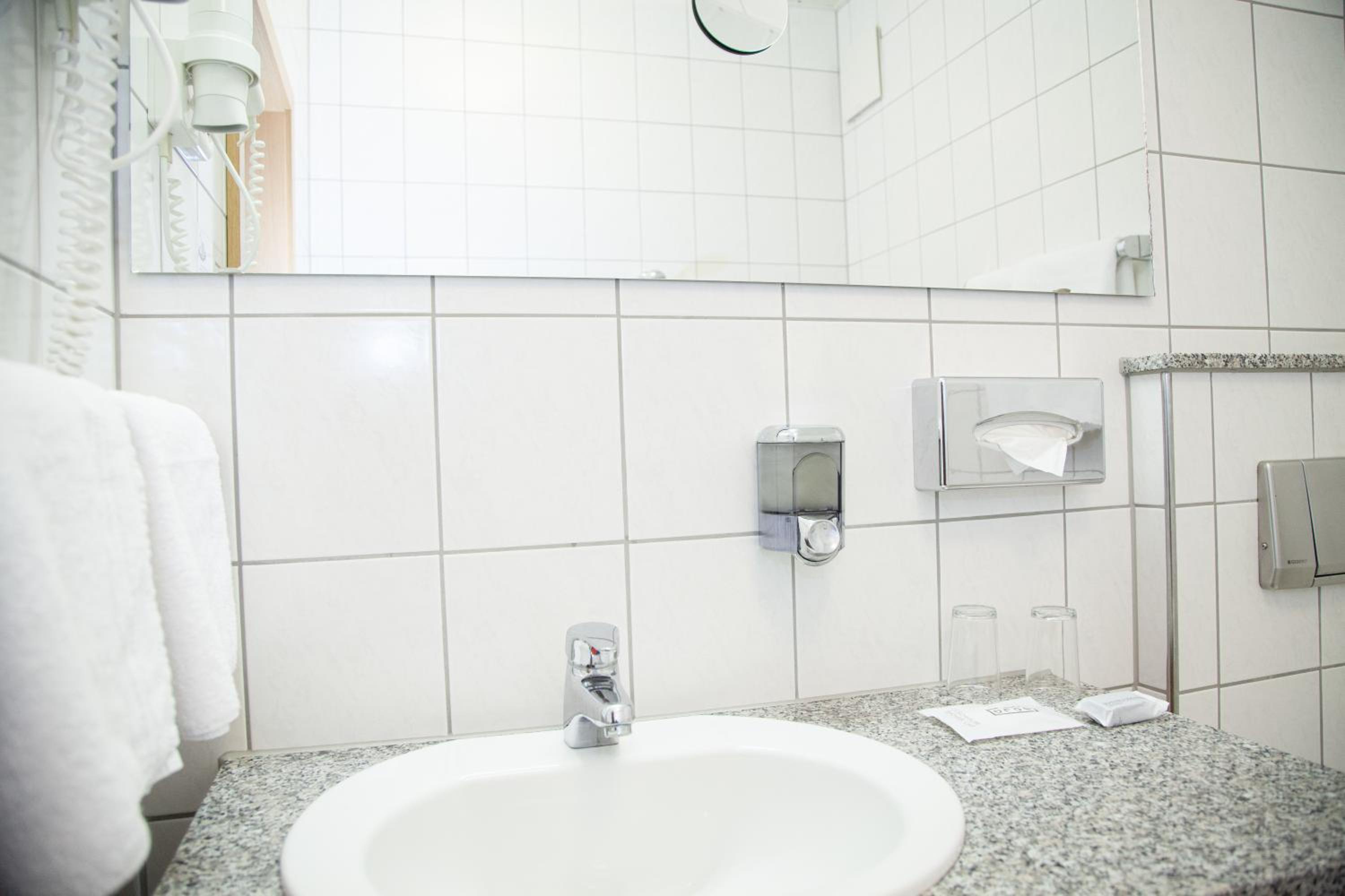 Double Room - Photo 15