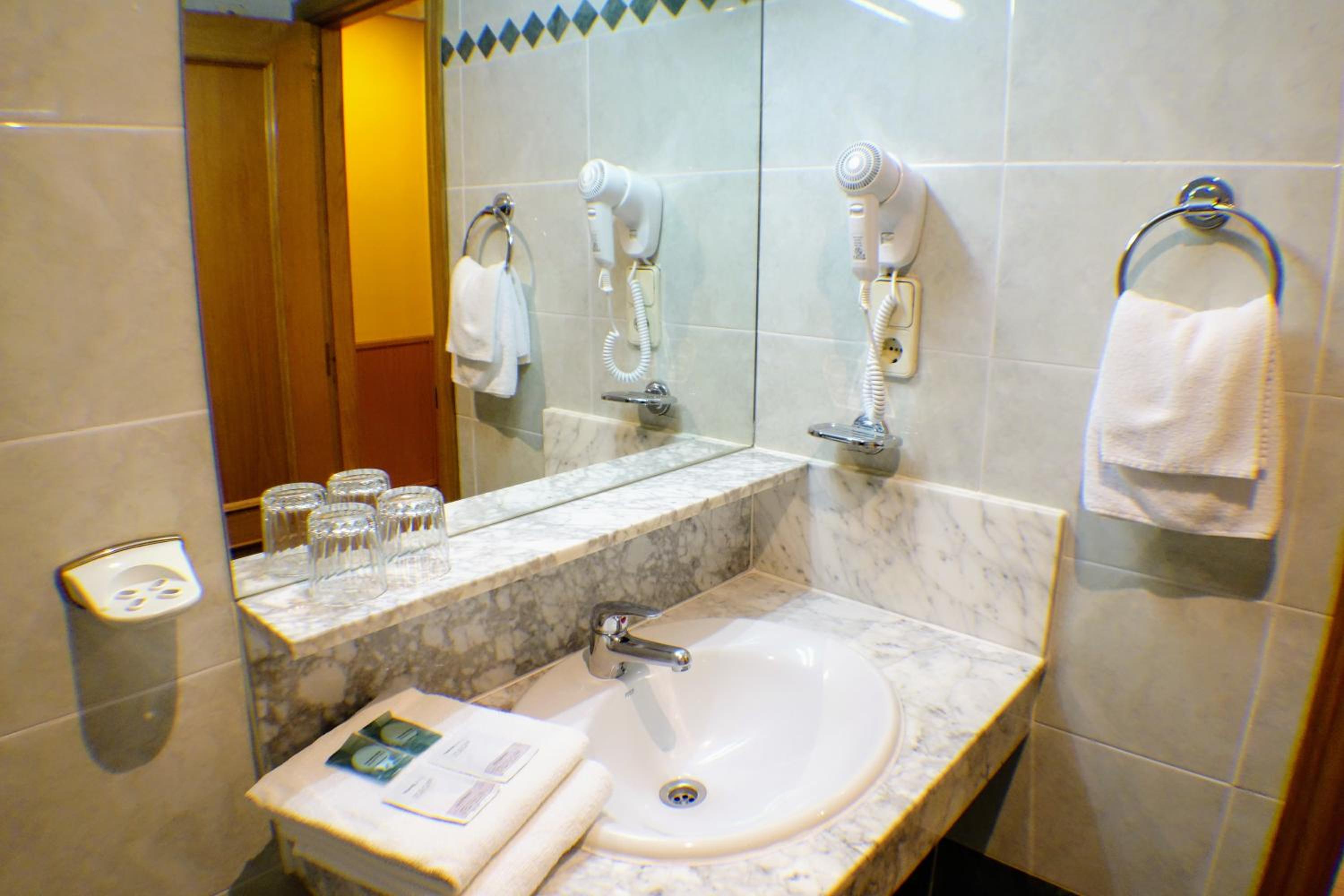 Double Room - Photo 7