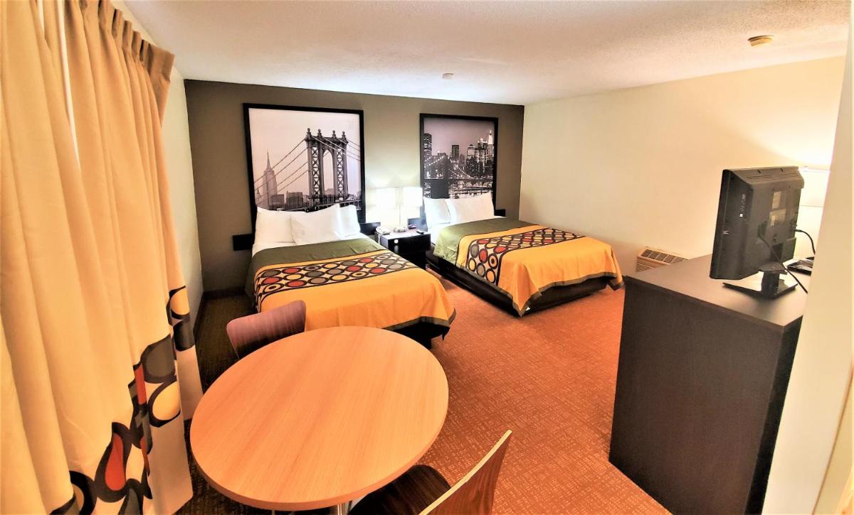 Double Room with Two Double Beds - Smoking photo 1