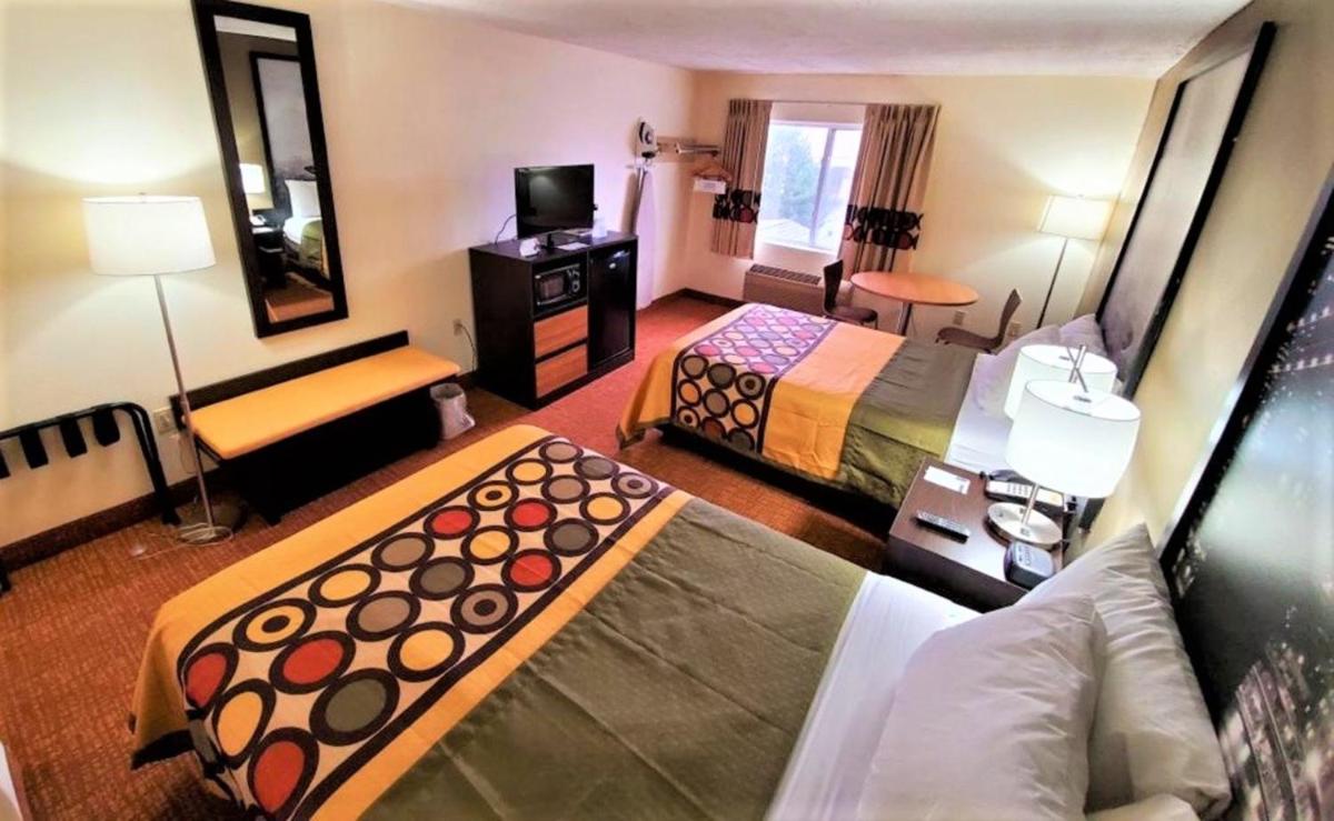 Double Room with Two Double Beds - Smoking photo 2