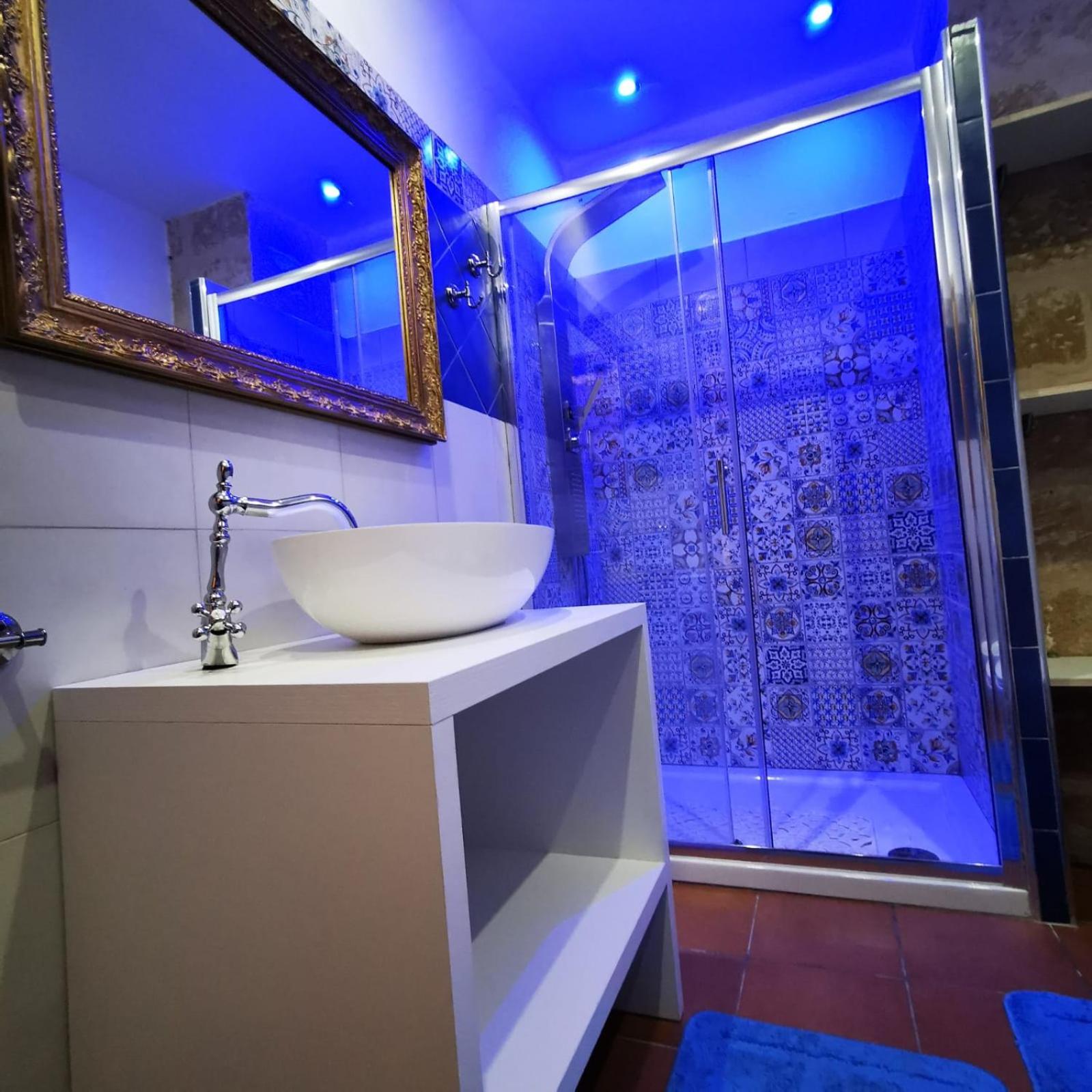 Deluxe Suite - Photo 8