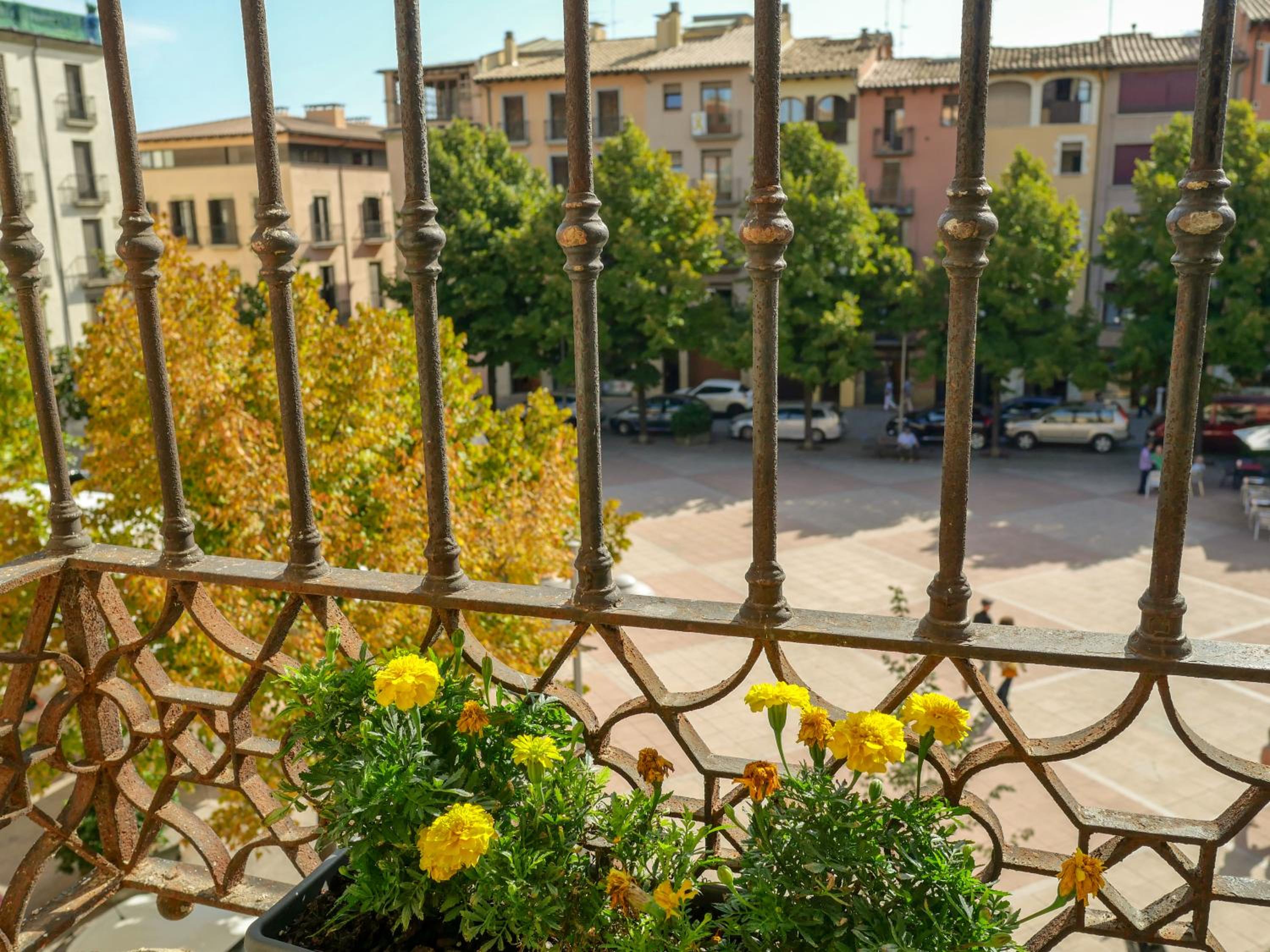 Three-Bedroom Apartment with Balcony photo 2