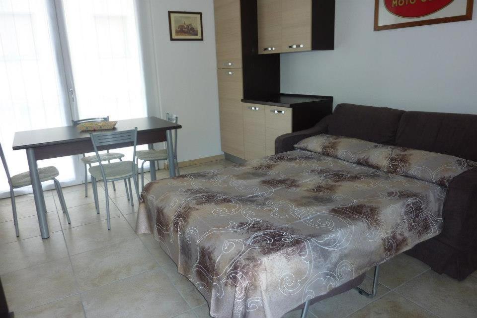 Two-Bedroom Standard Apartment photo 1