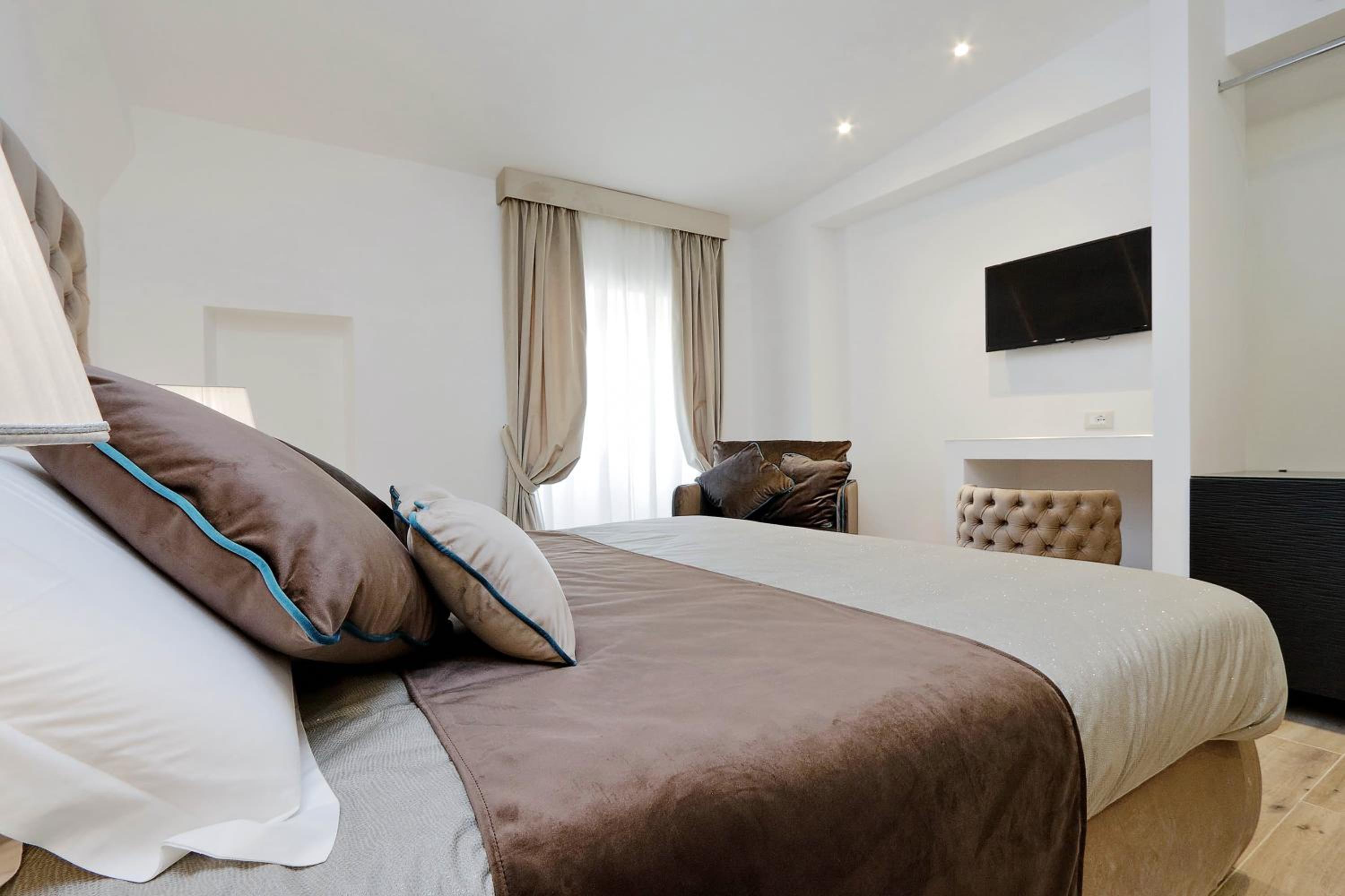 Double Room with Extra Bed photo 3