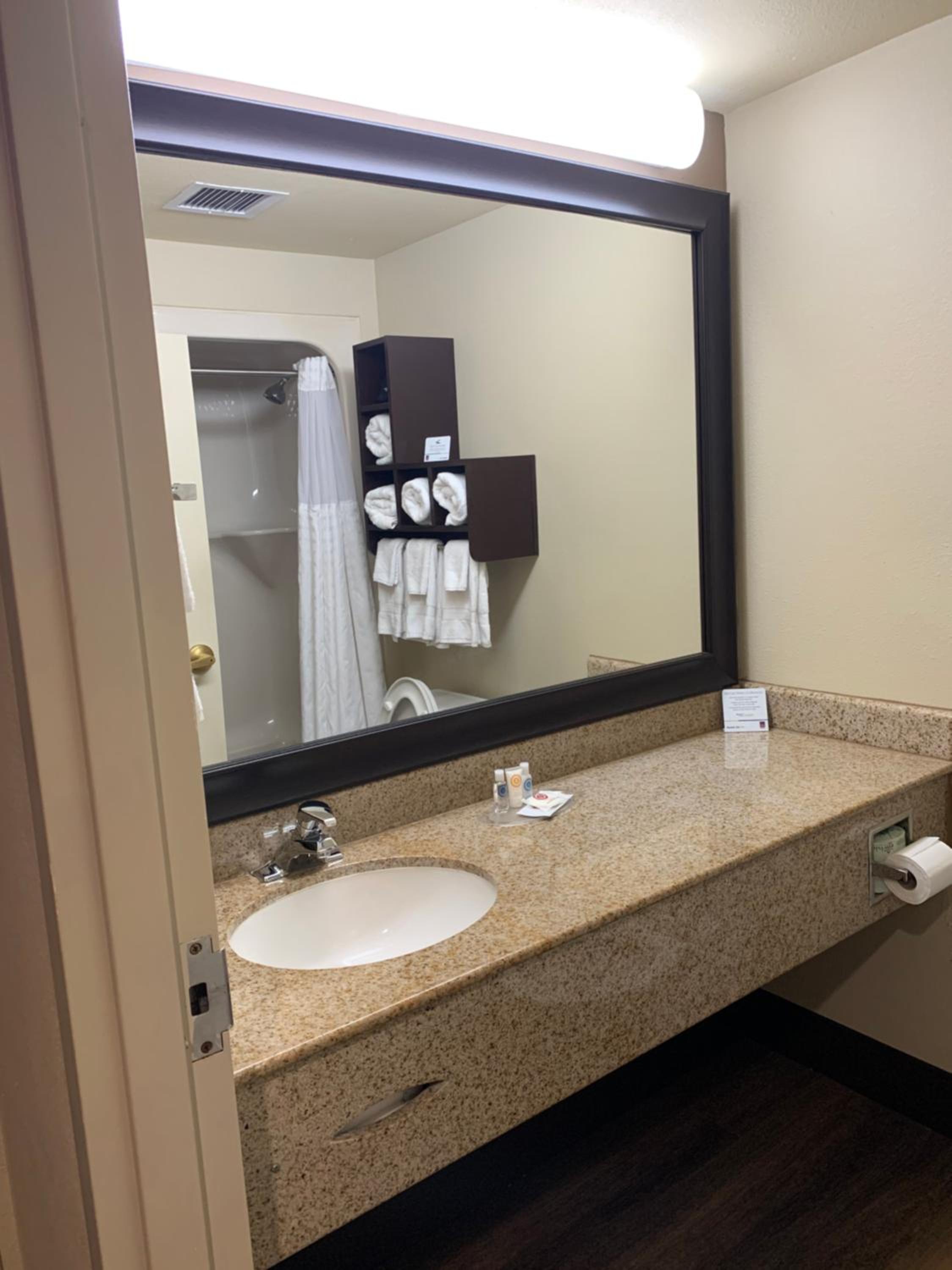 Executive Suite - King Bed - Photo 4