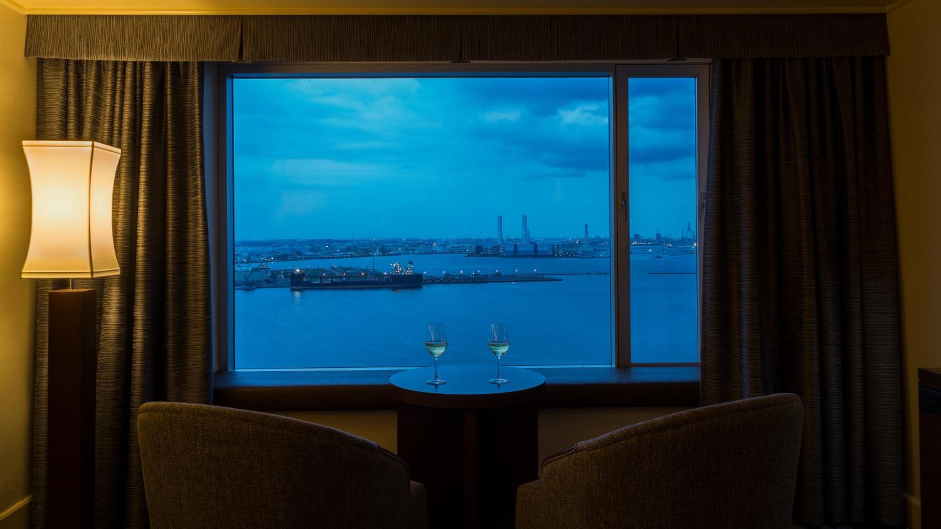 Premium Twin Room with Harbor View - High Floor - Photo 2