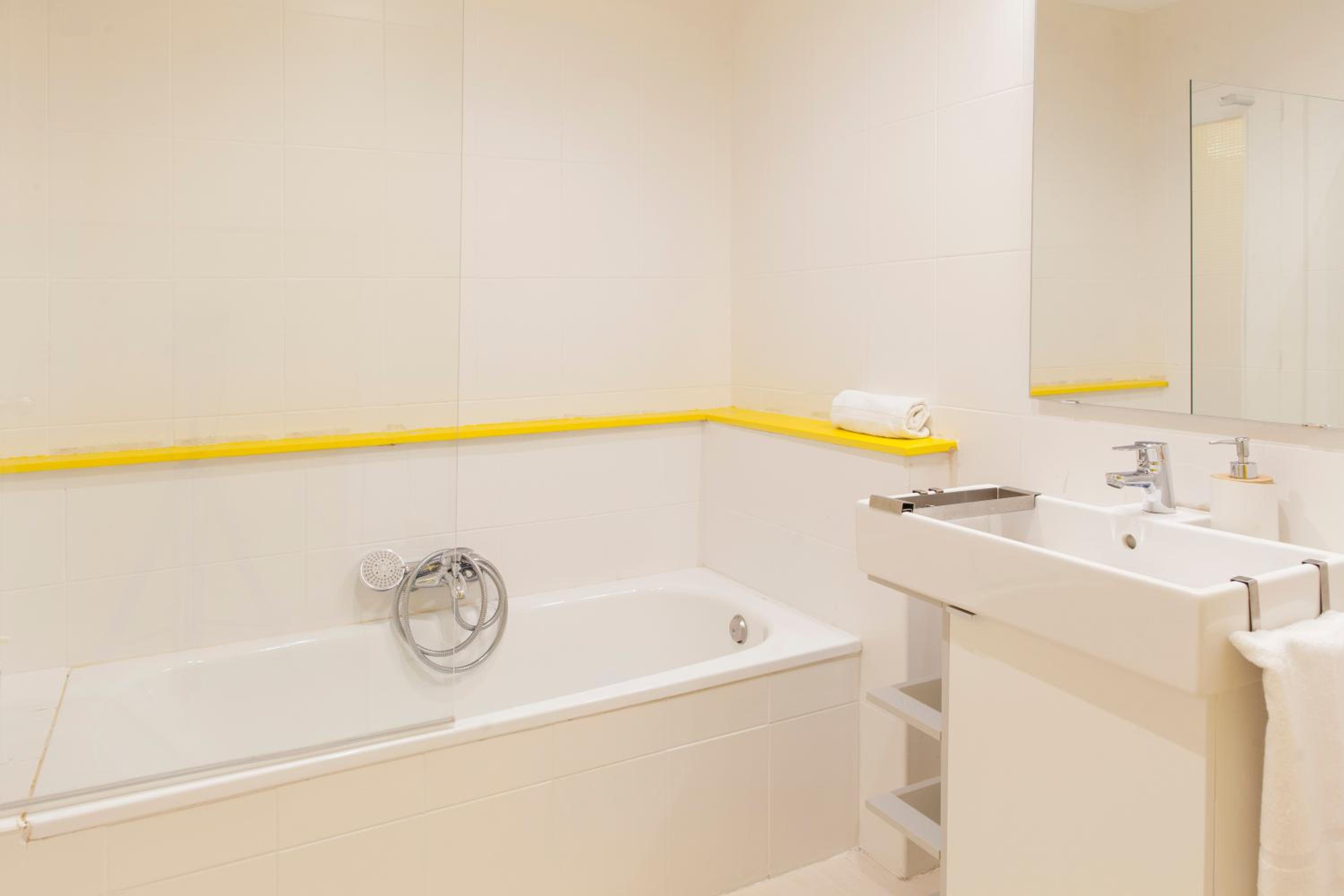 One-Bedroom Apartment - Photo 6