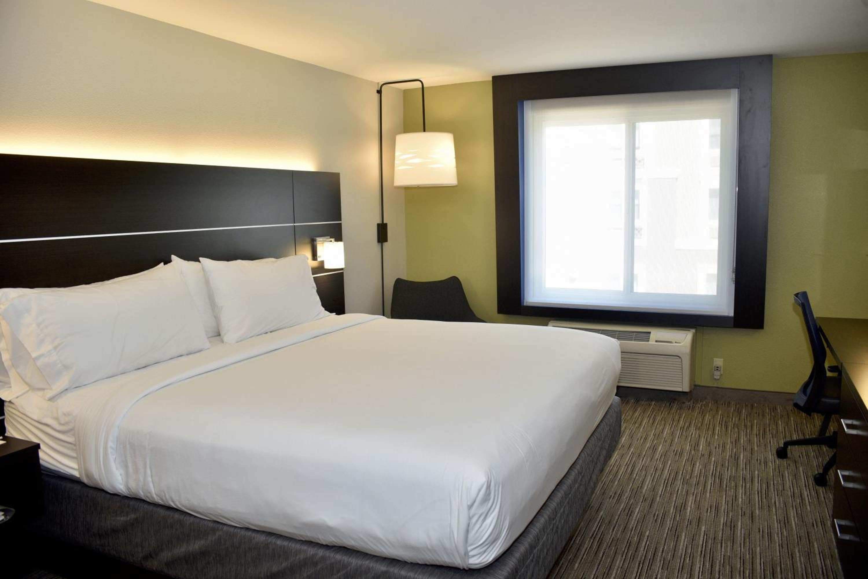 Standard King Room - Photo 3