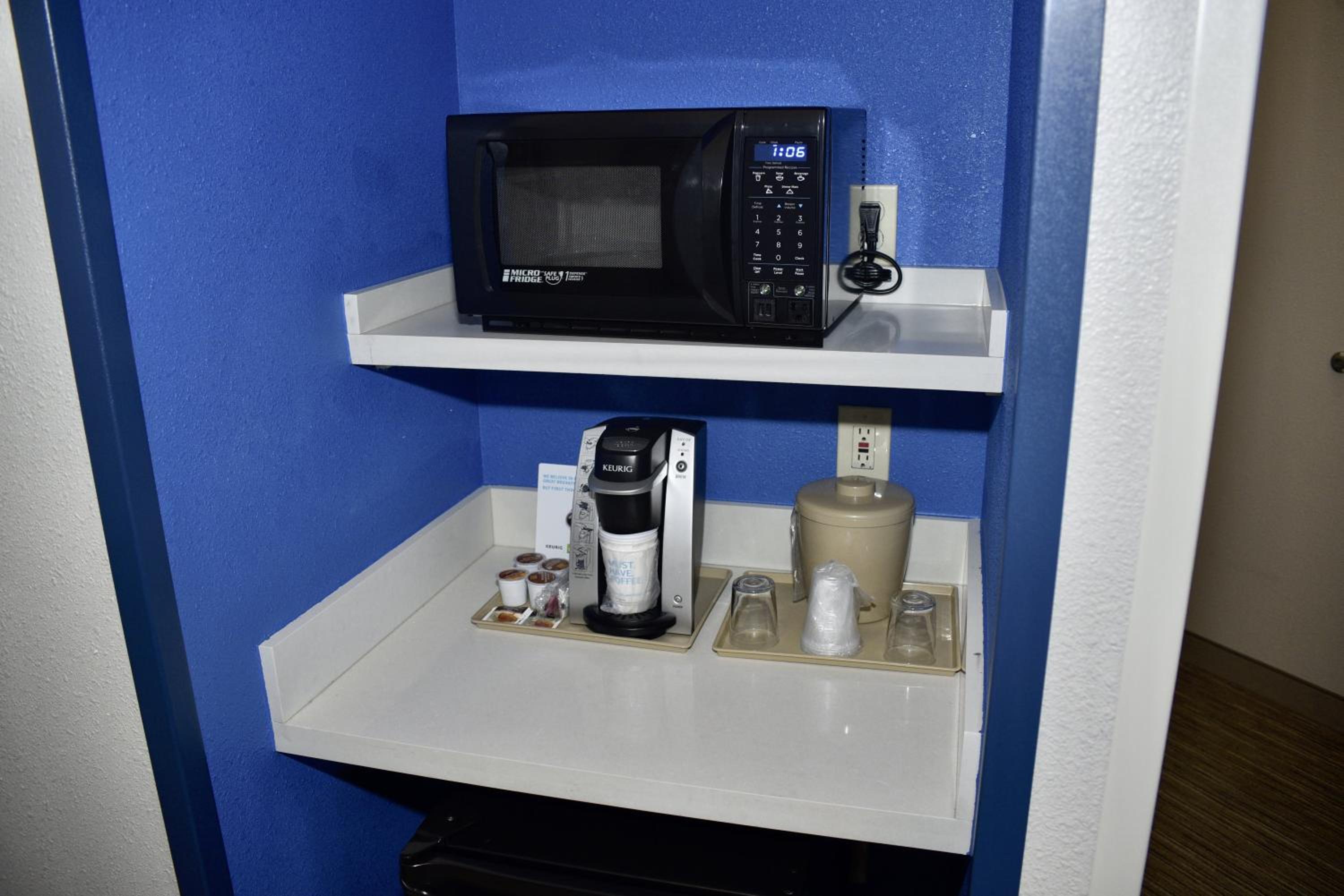 Standard King Room - Photo 4