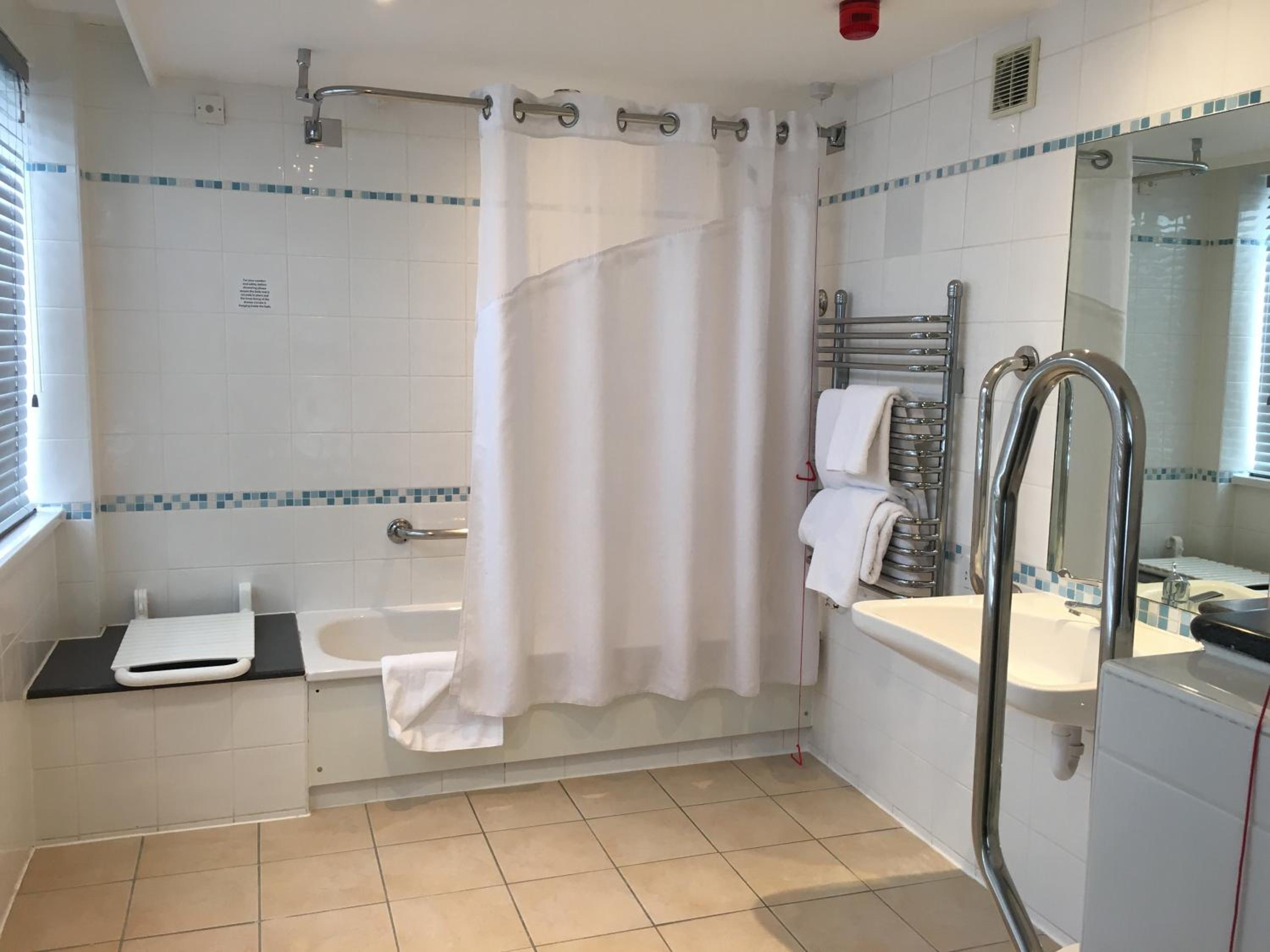 Standard Double Room - Disability Access - Photo 5