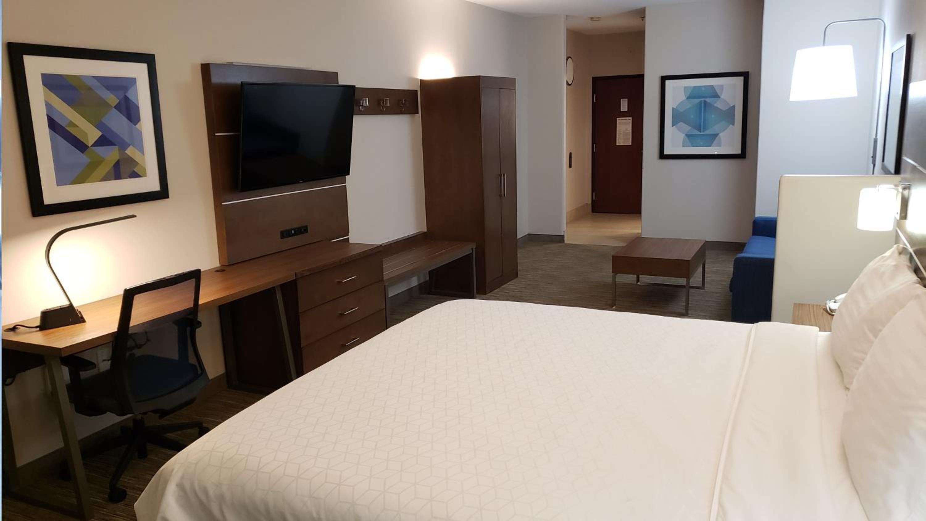 King Suite with Sofa Bed - Photo 2