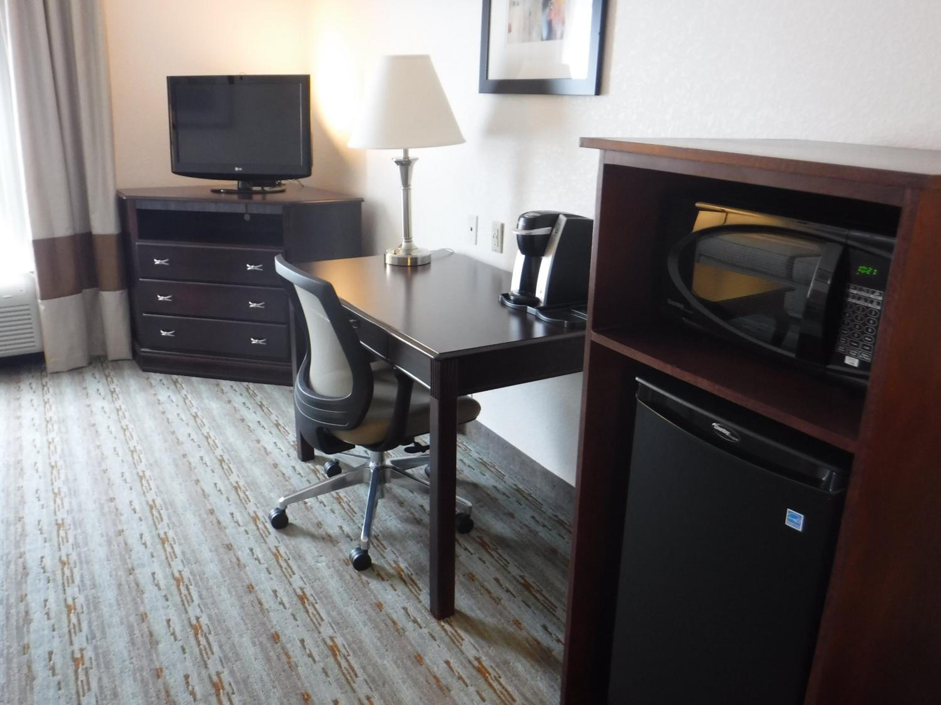 Standard King Room - Photo 7