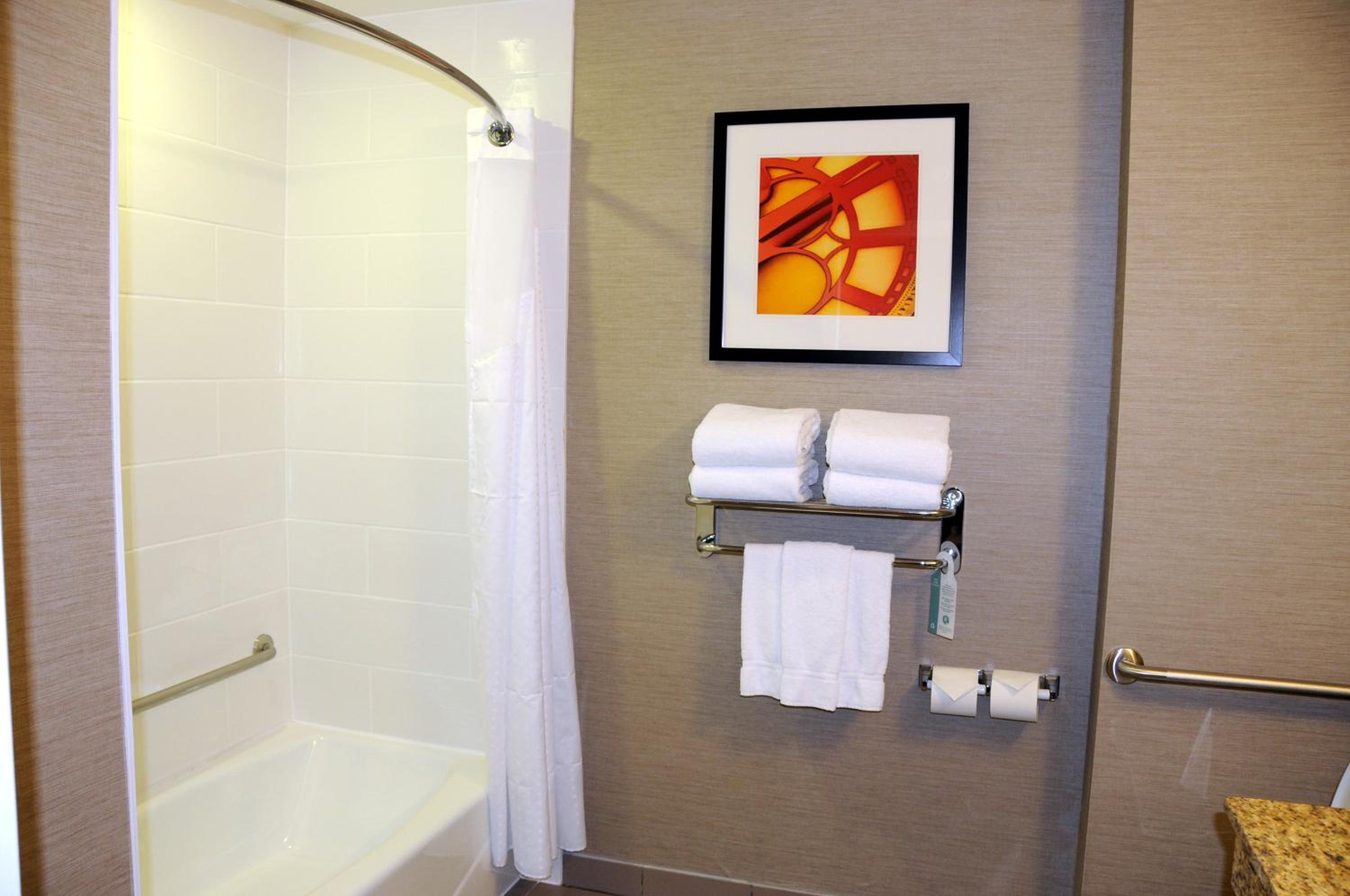 King Room with Bath Tub - Disability Access - Photo 3