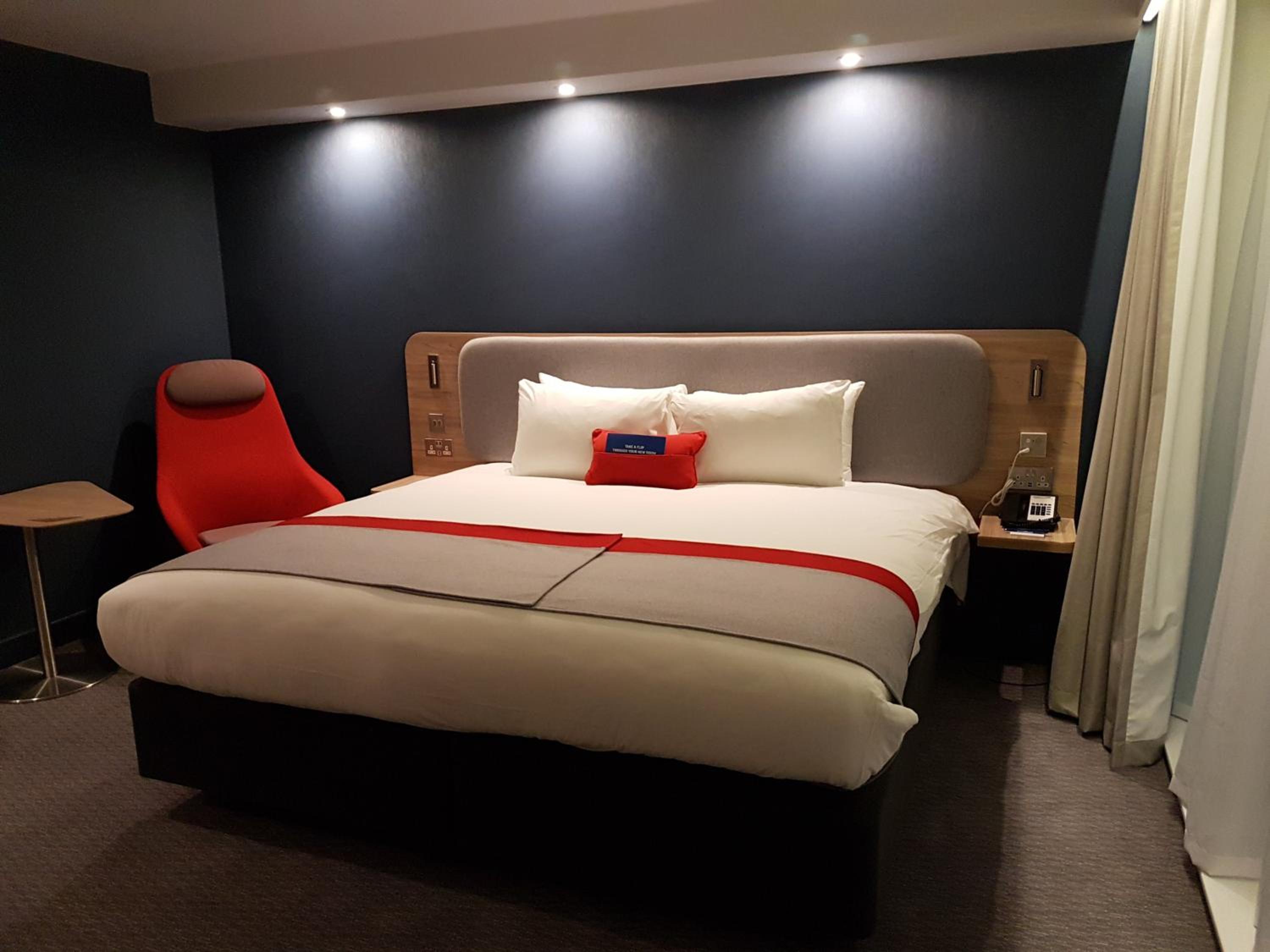 Standard Accessible Queen Room with Free Hot Breakfast
