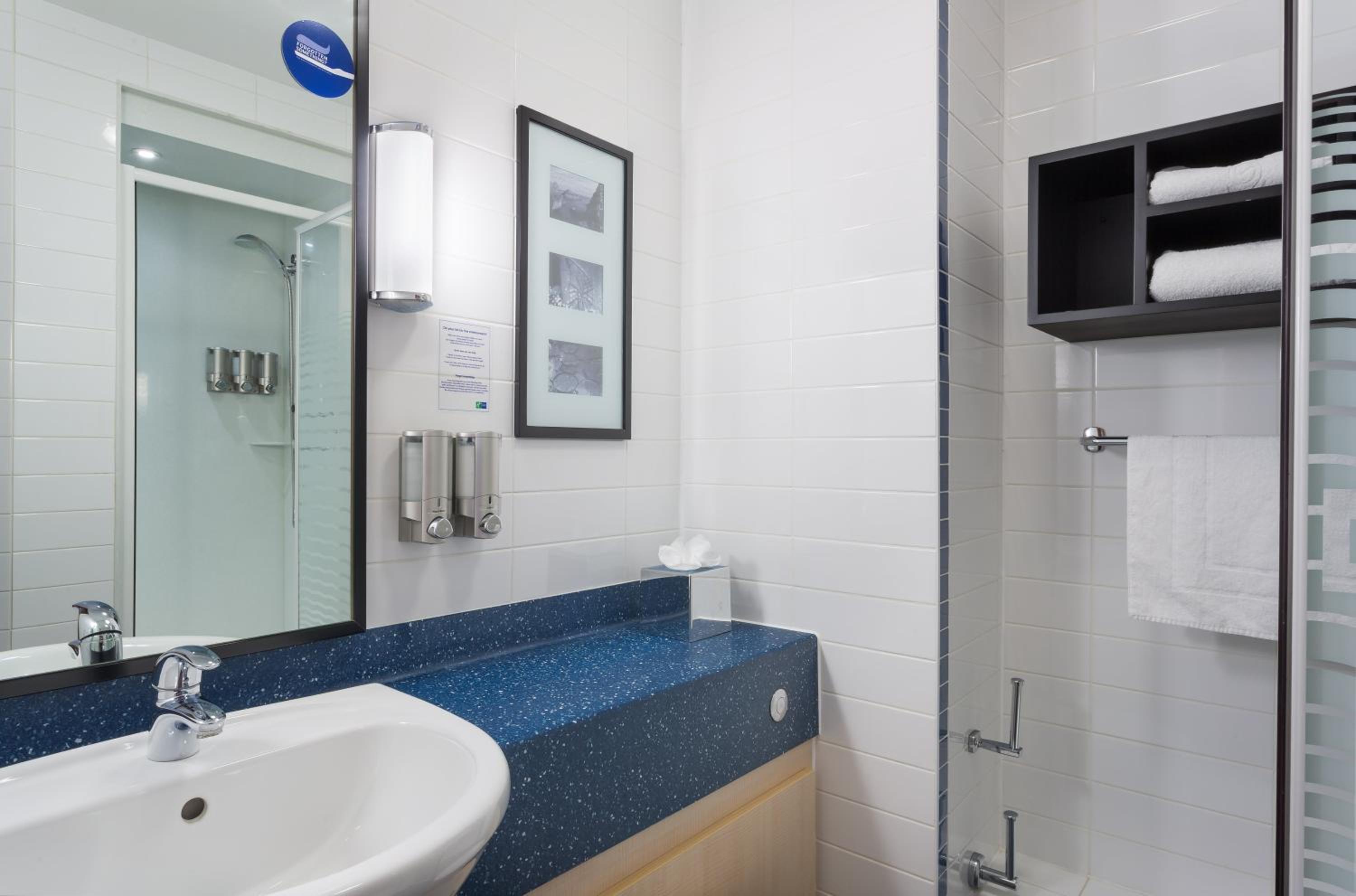 Standard Double Room with Free Hot Breakfast - Photo 2