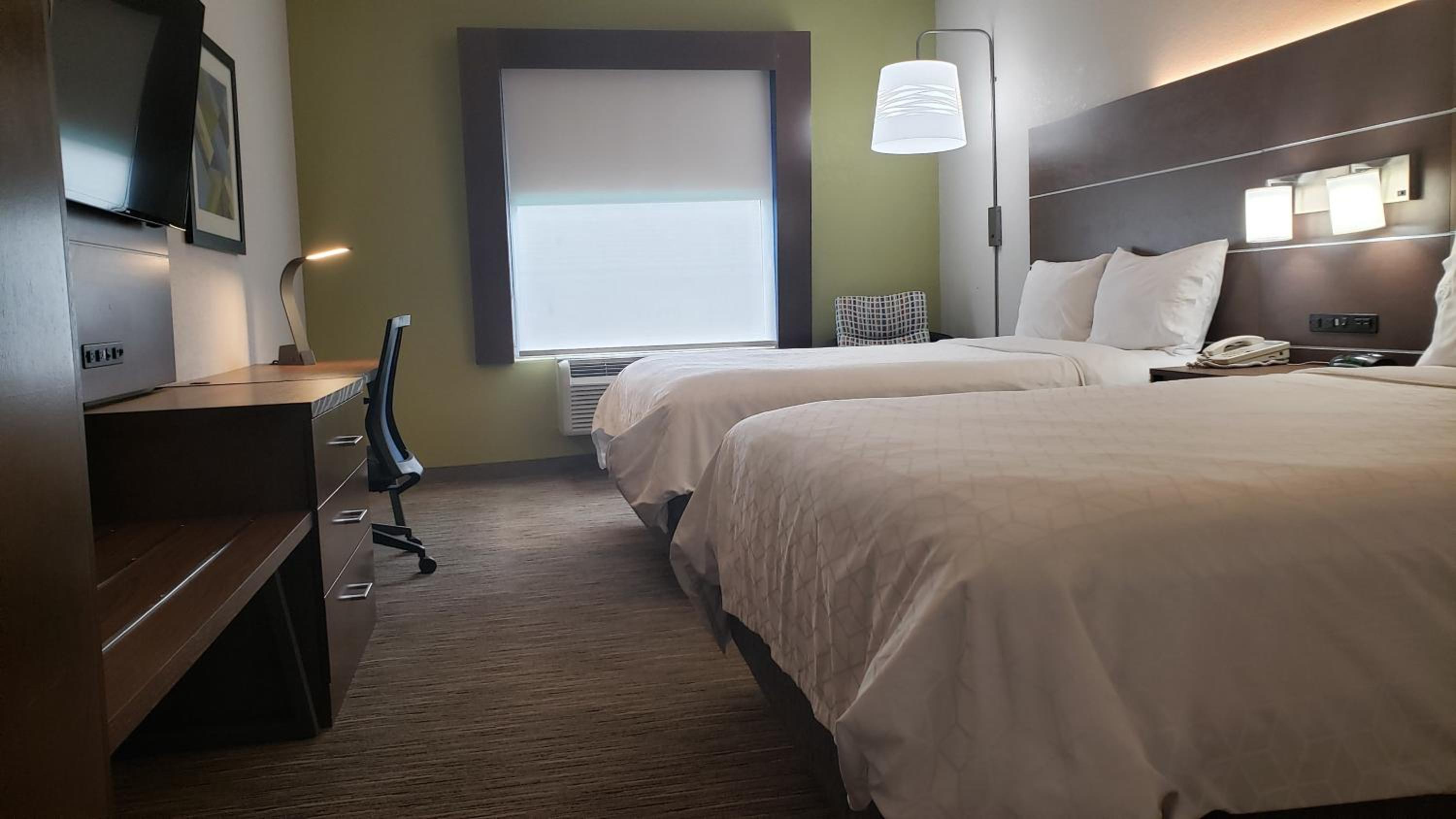 Standard Room with Two Queen Beds - Photo 2