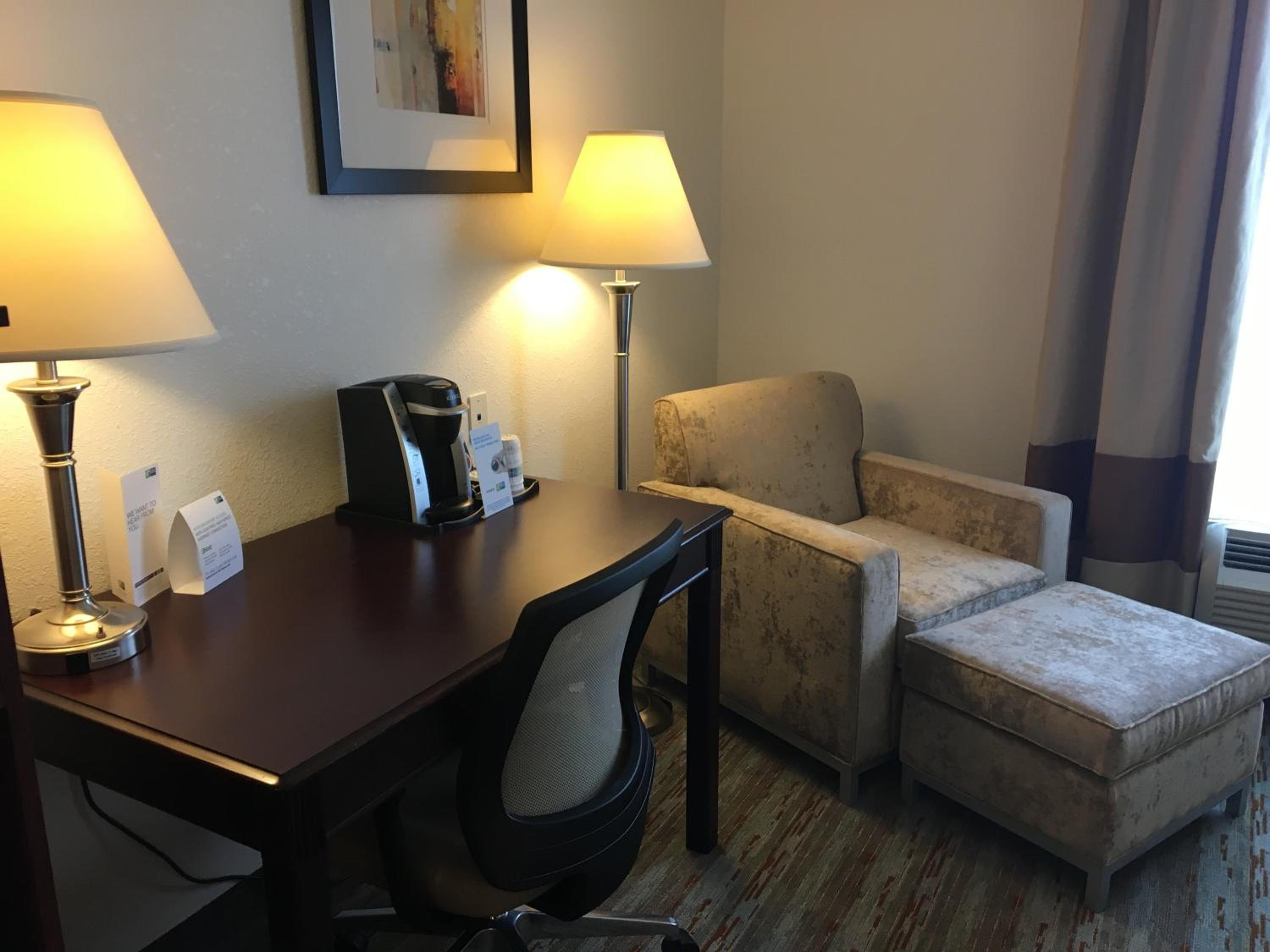 King Room - Hearing Accessible - Non-Smoking
