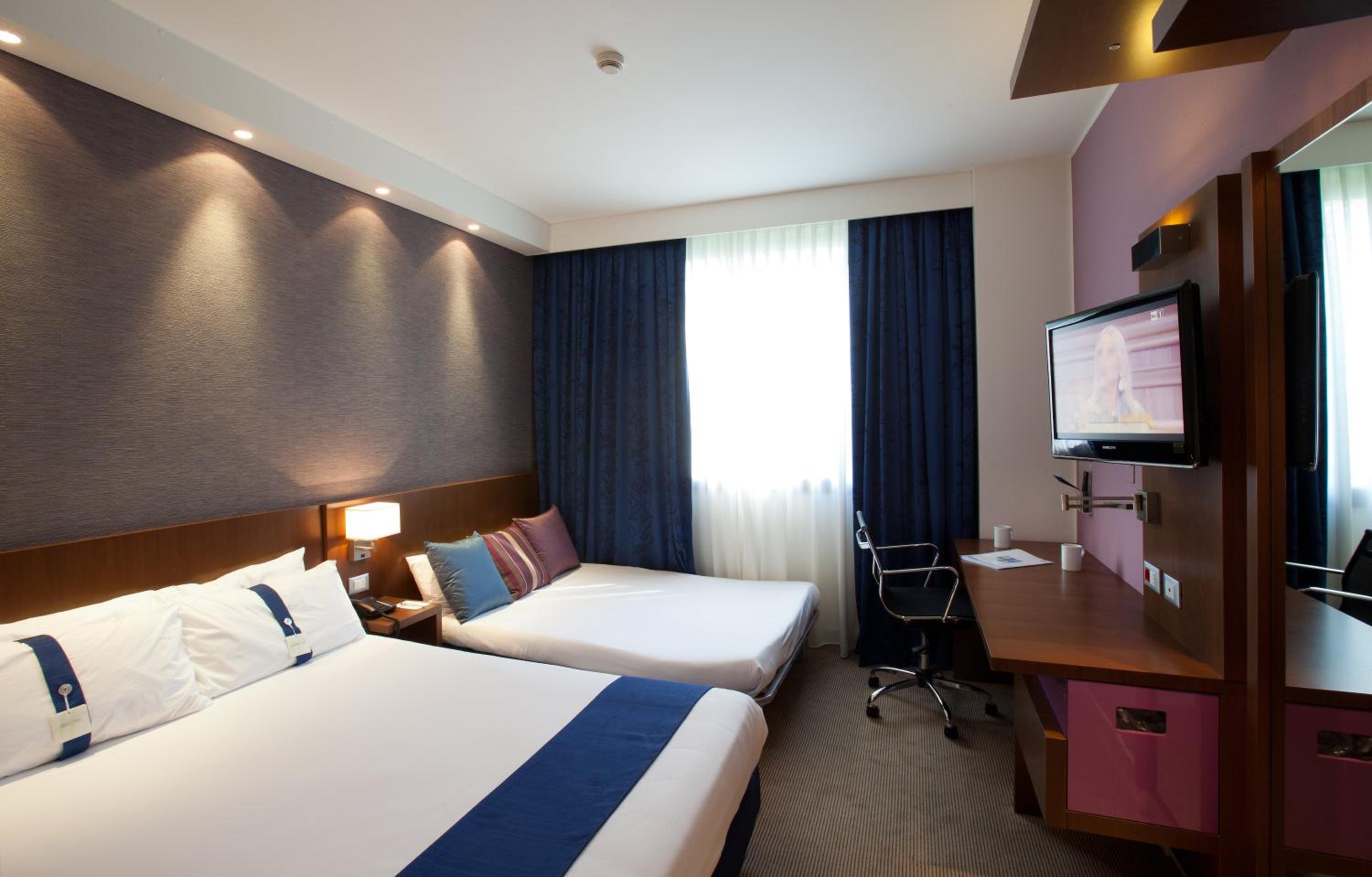 Standard Double Room with Sofa Bed - Photo 2