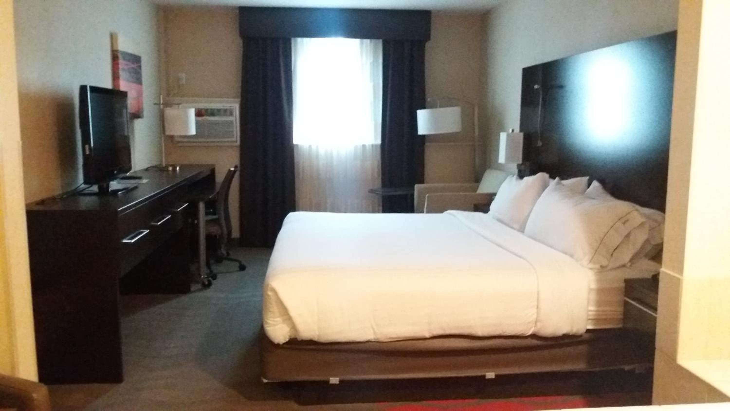 King Suite With Whirlpool photo 1