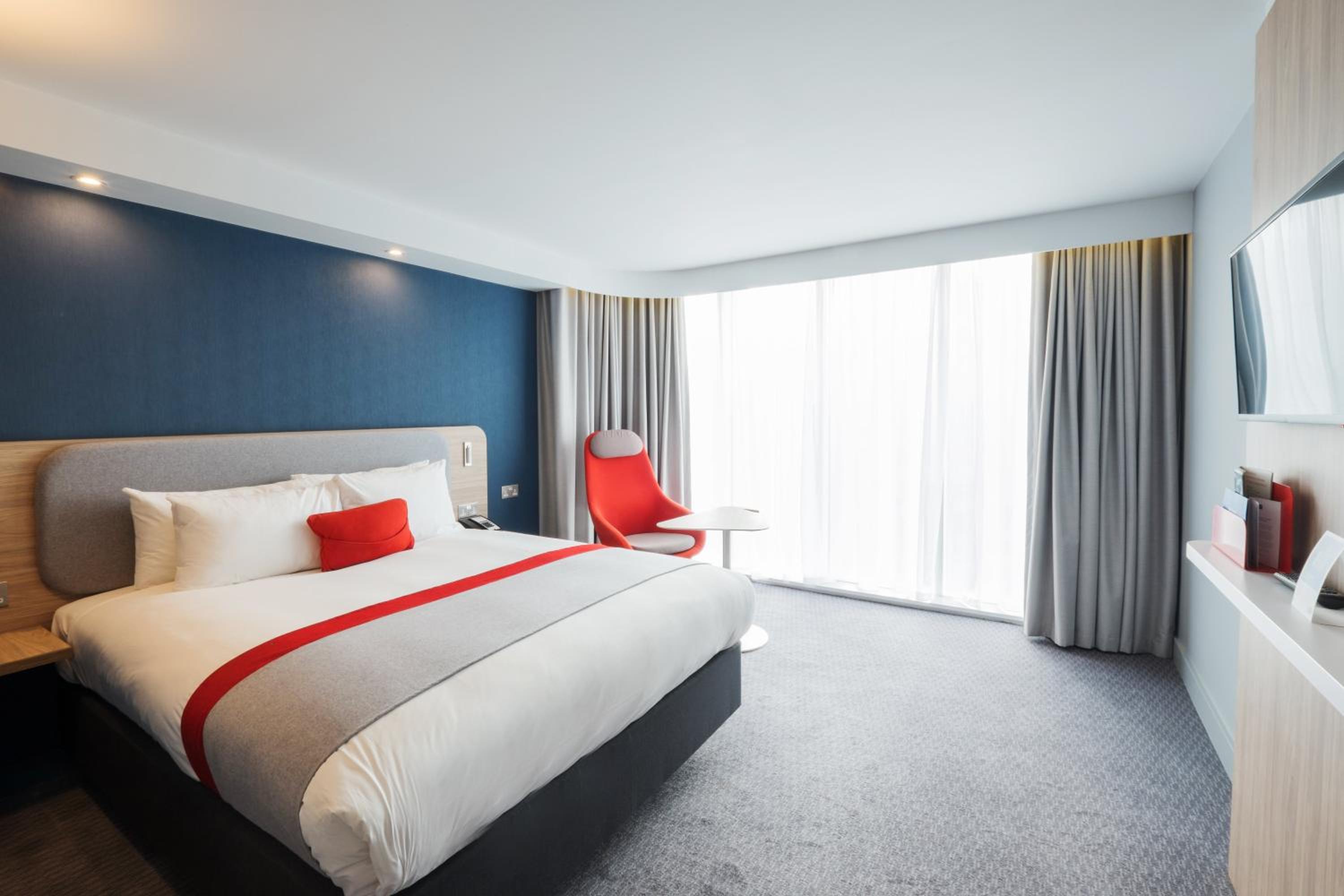 Standard Accessible Queen Room with Free Hot Breakfast photo 1