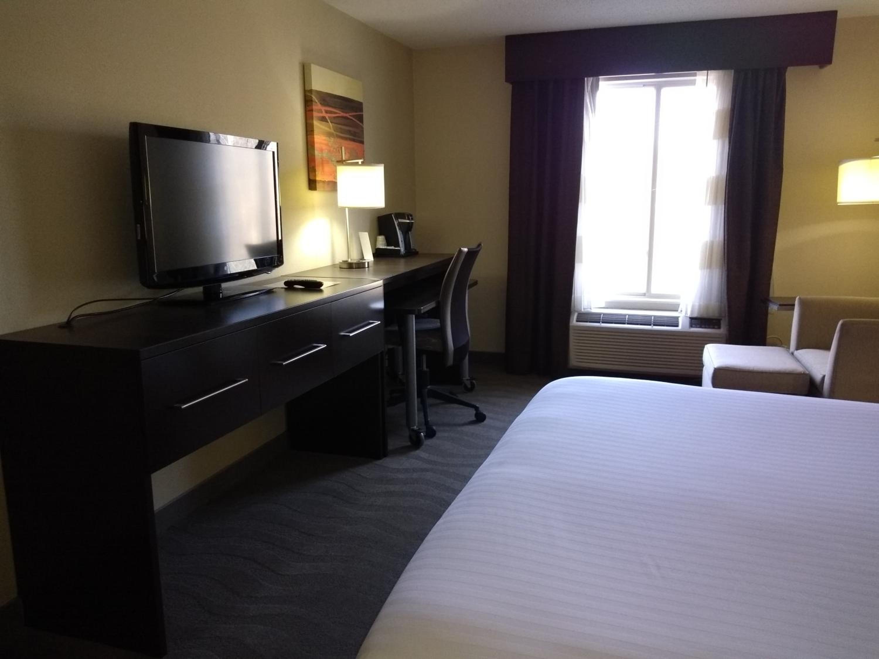 Standard King Room - Photo 3
