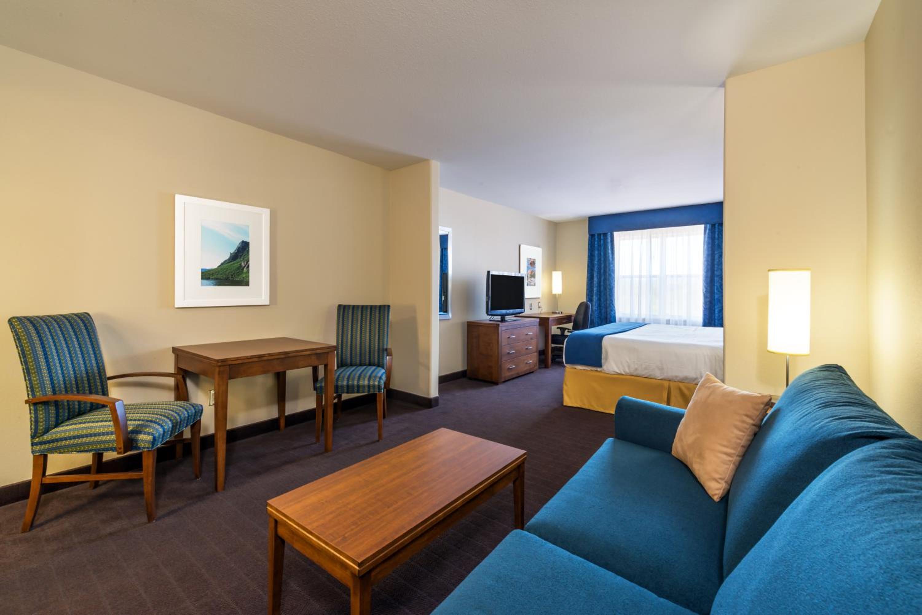 Deluxe King Room - Non-Smoking
