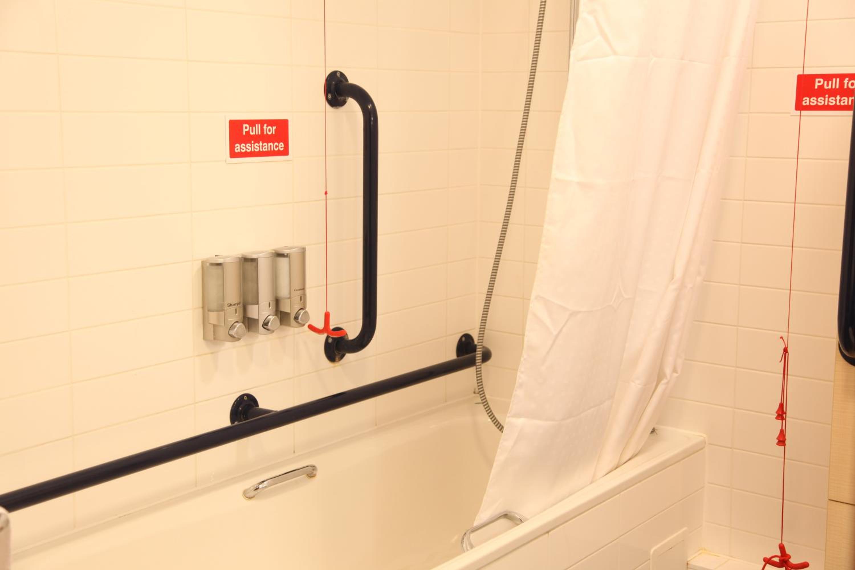Standard Double Room with Free Hot Breakfast - Accessible - Photo 6
