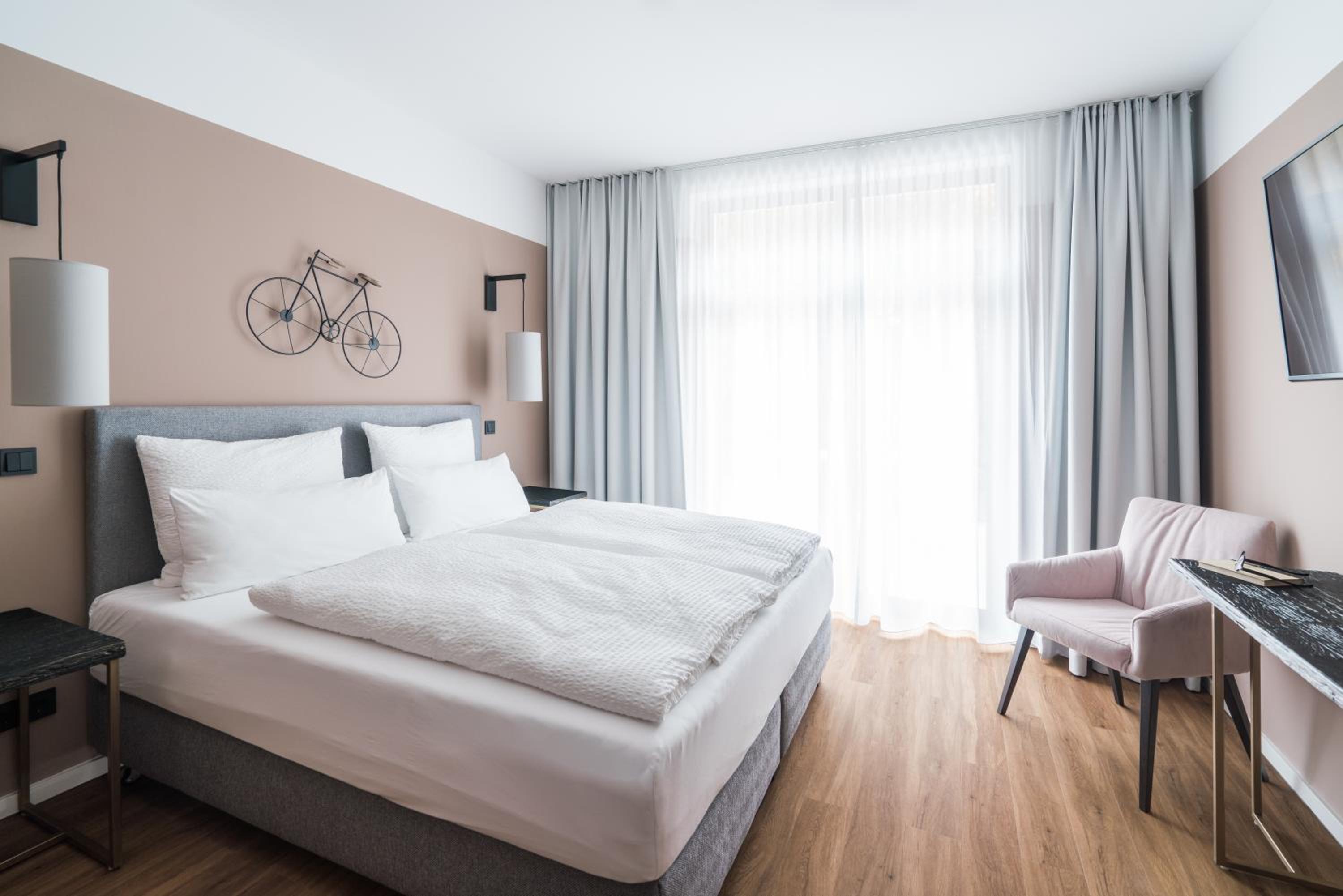 Double Room - Photo 6