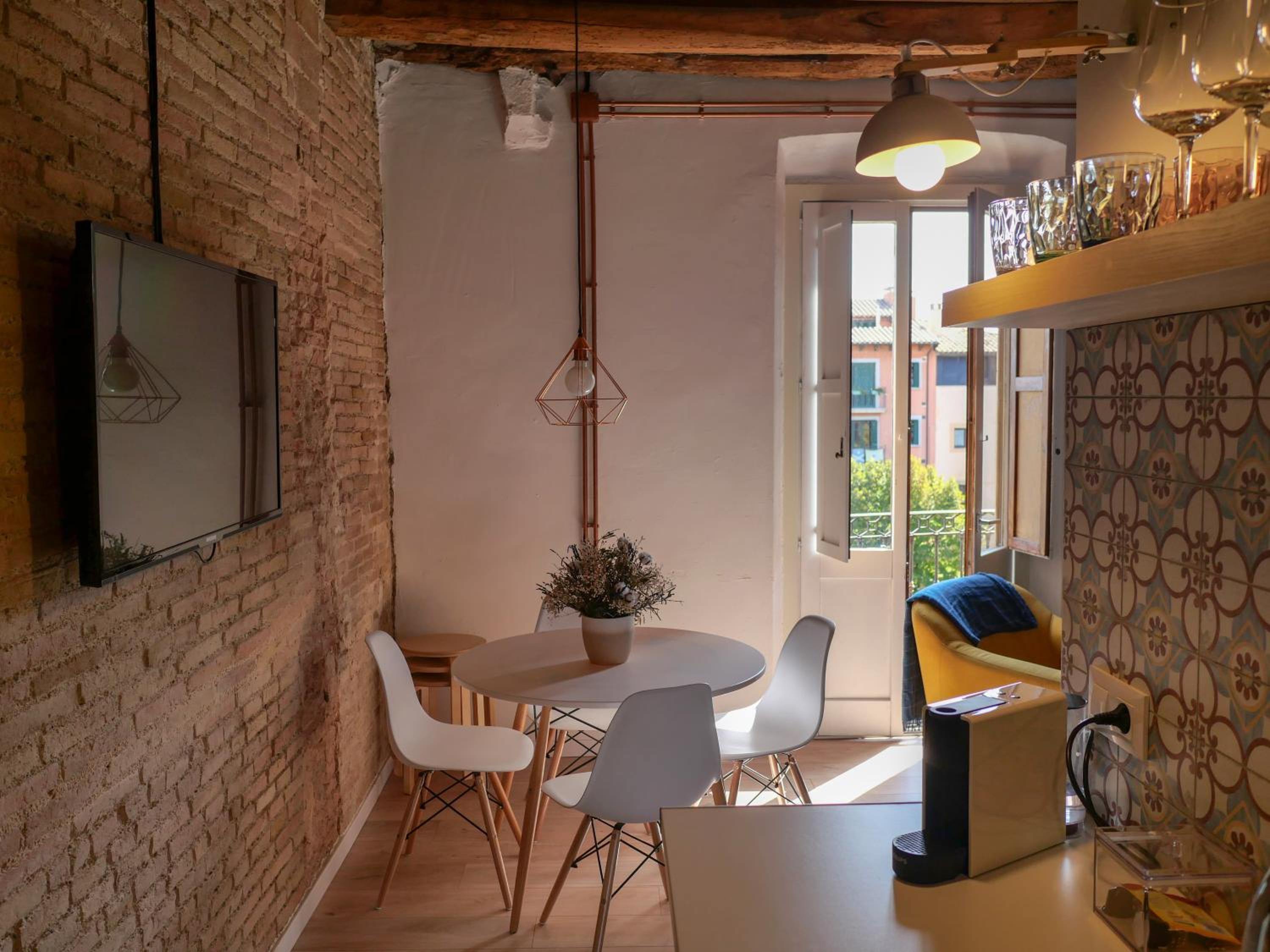 Three-Bedroom Apartment with Balcony photo 3