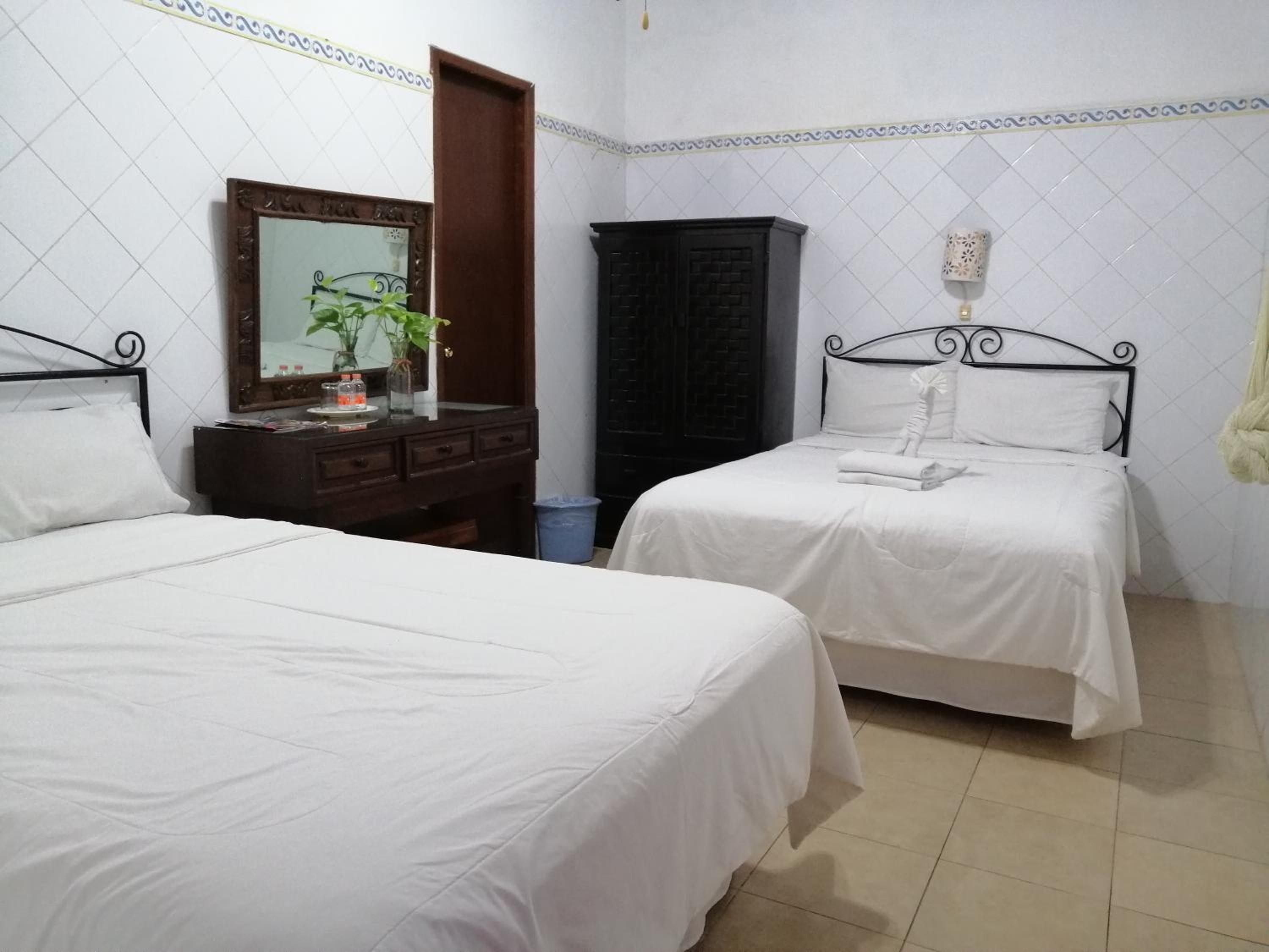 Double Room with Two Double Beds - Photo 9