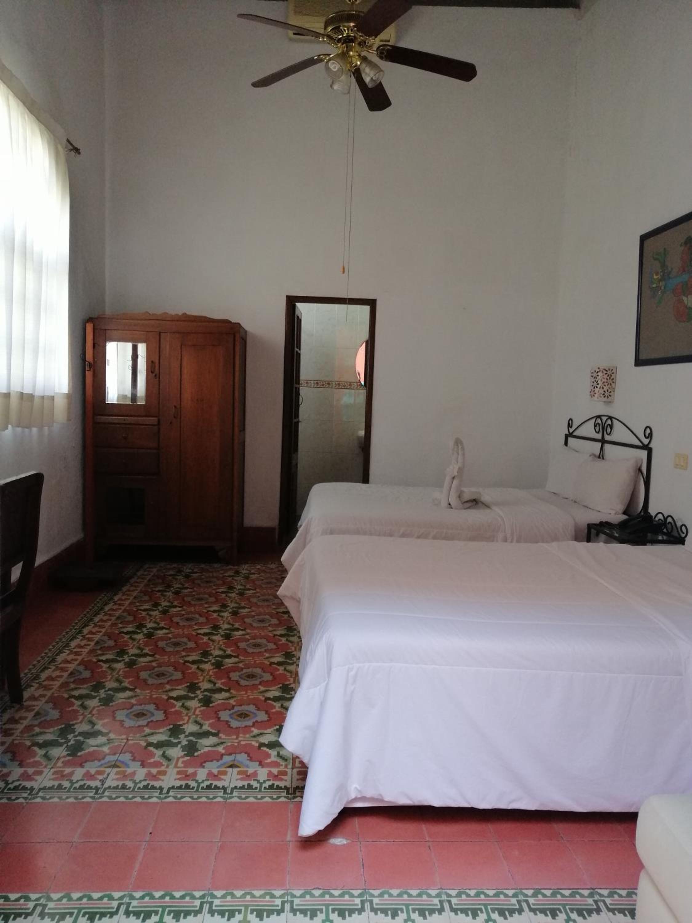 Double Room with Two Double Beds - Photo 10