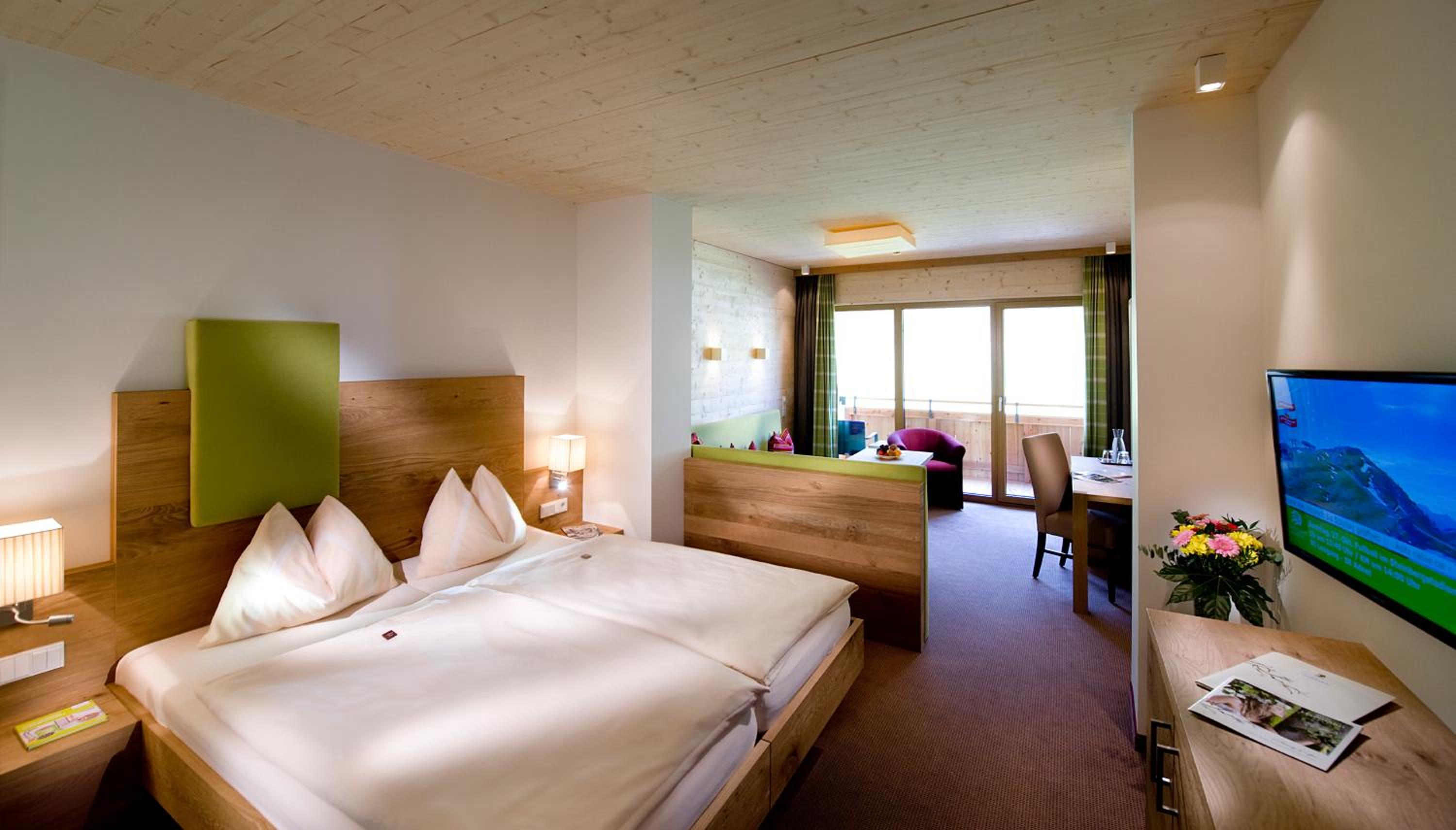 Junior Suite with Mountain View - Photo 4