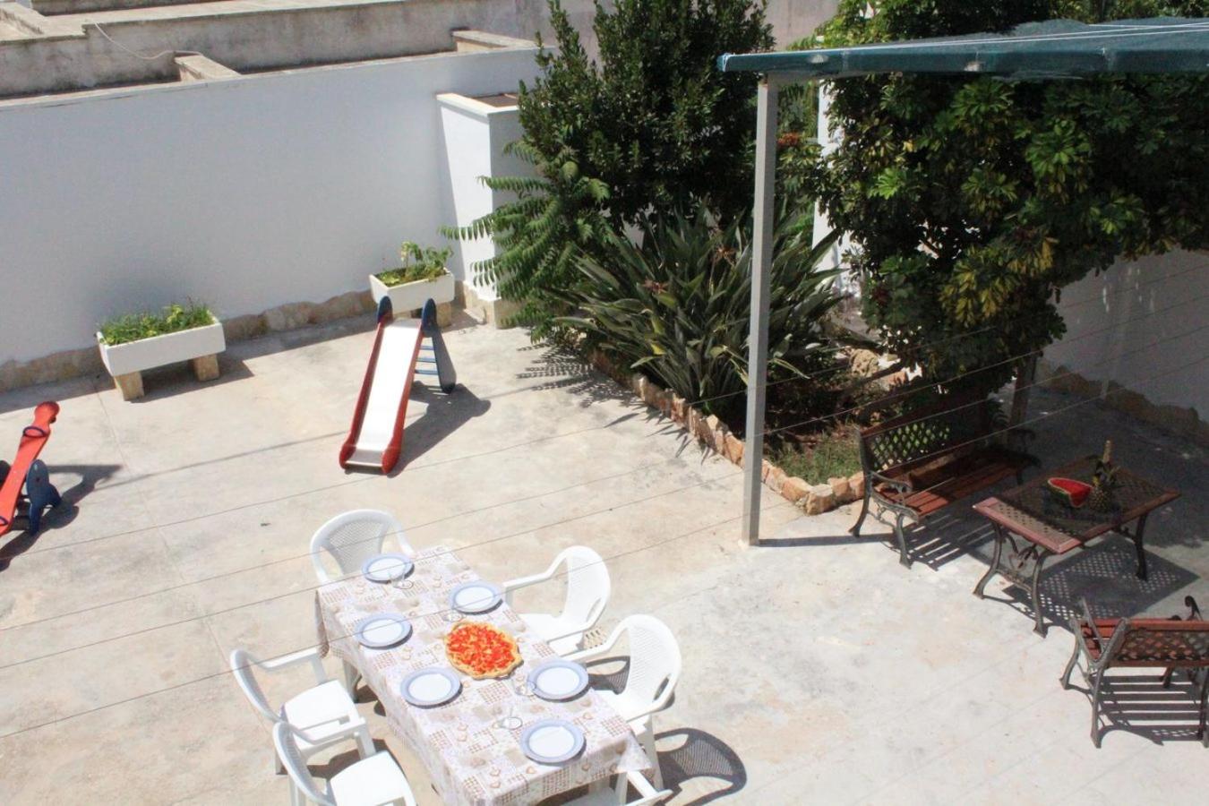 One-Bedroom House - Photo 21