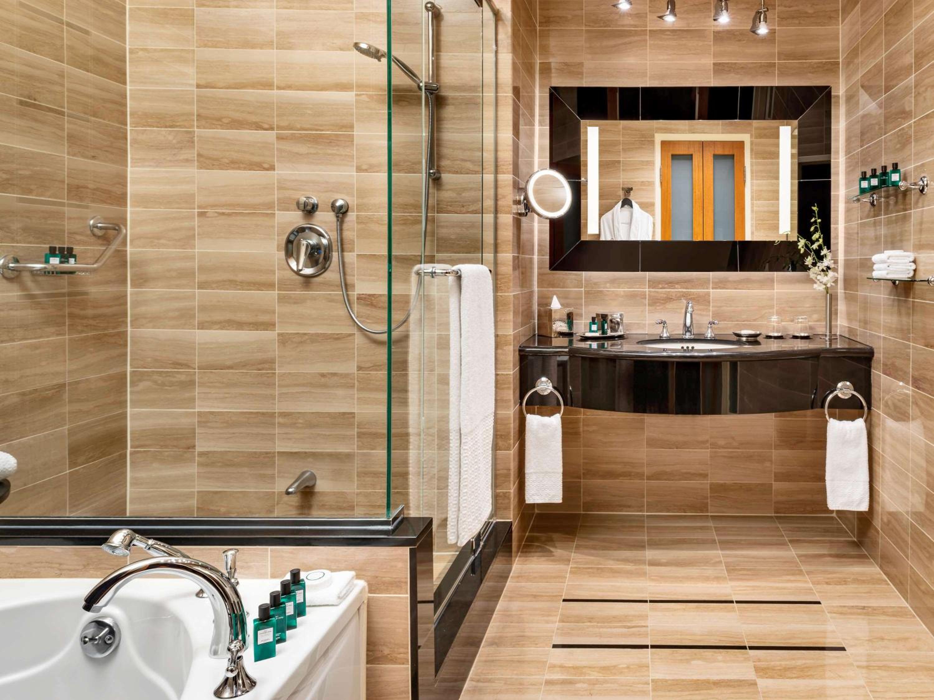 Presidential Suite with Mount Royal View thumbnail 5
