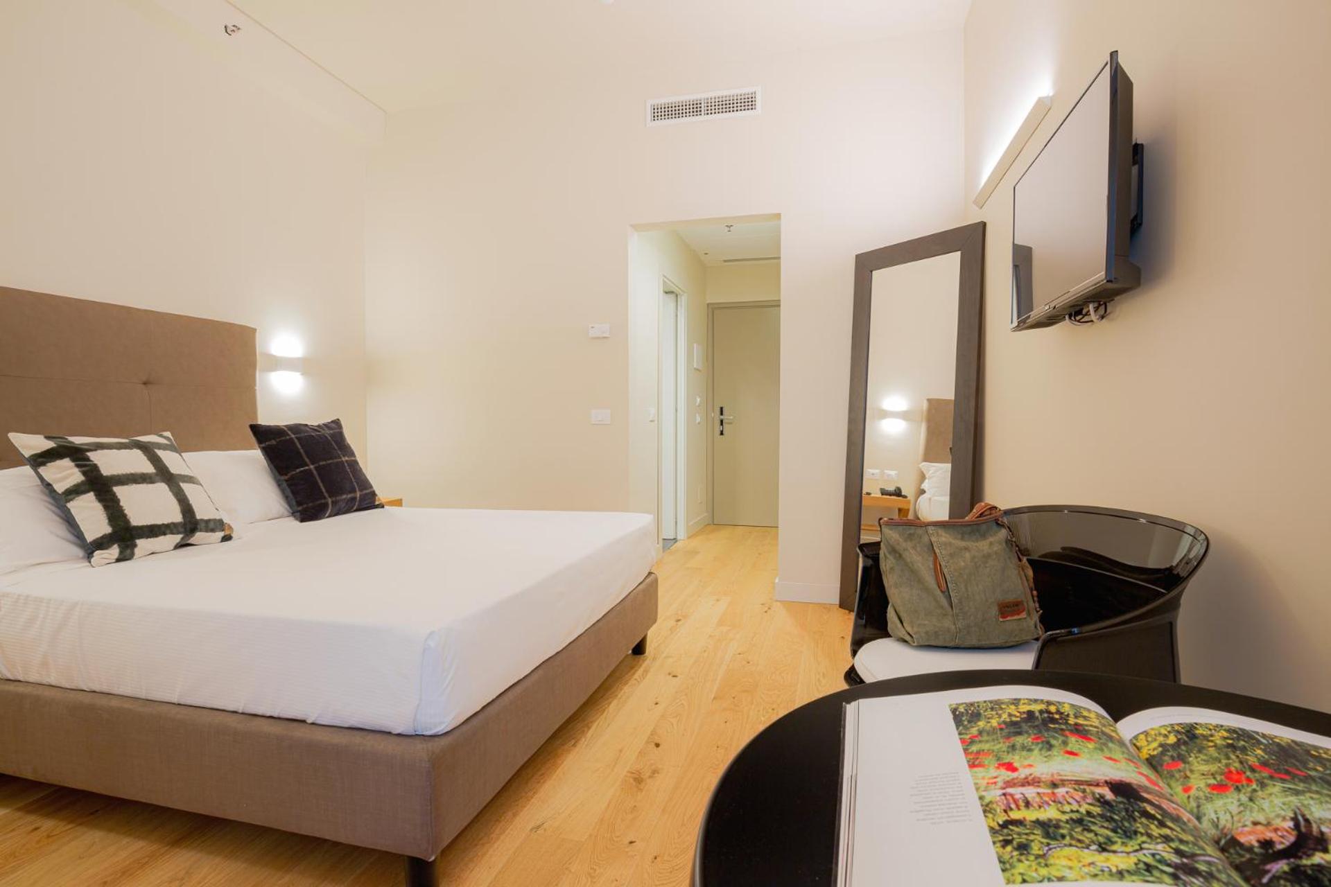 Standard Double Room - Photo 6