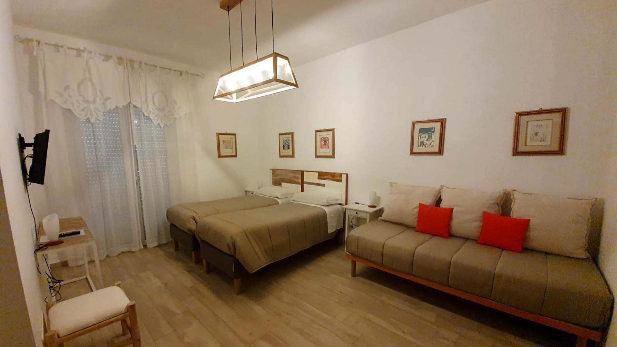 Double or Twin Room with Private Bathroom photo 3