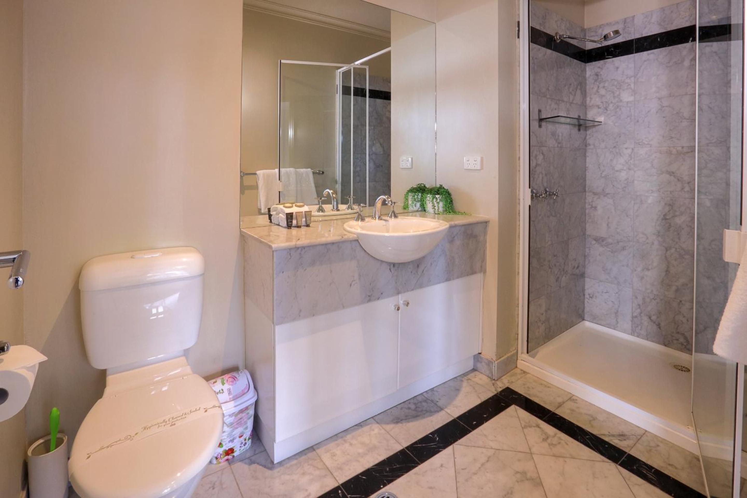 Two-Bedroom, Two-Bathroom Penthouse Apartment thumbnail 6