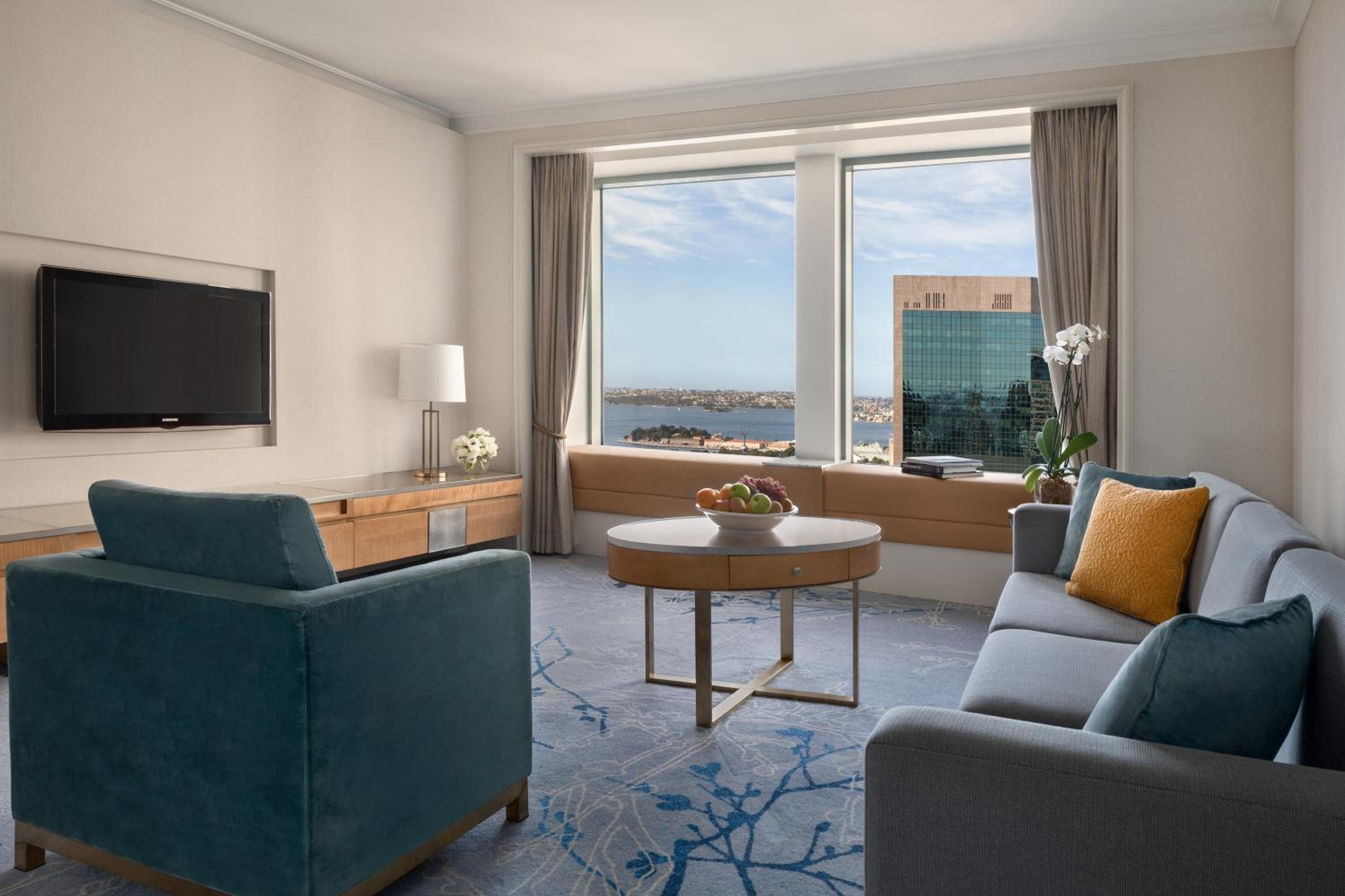 Ambassador Suite with Club Lounge Access