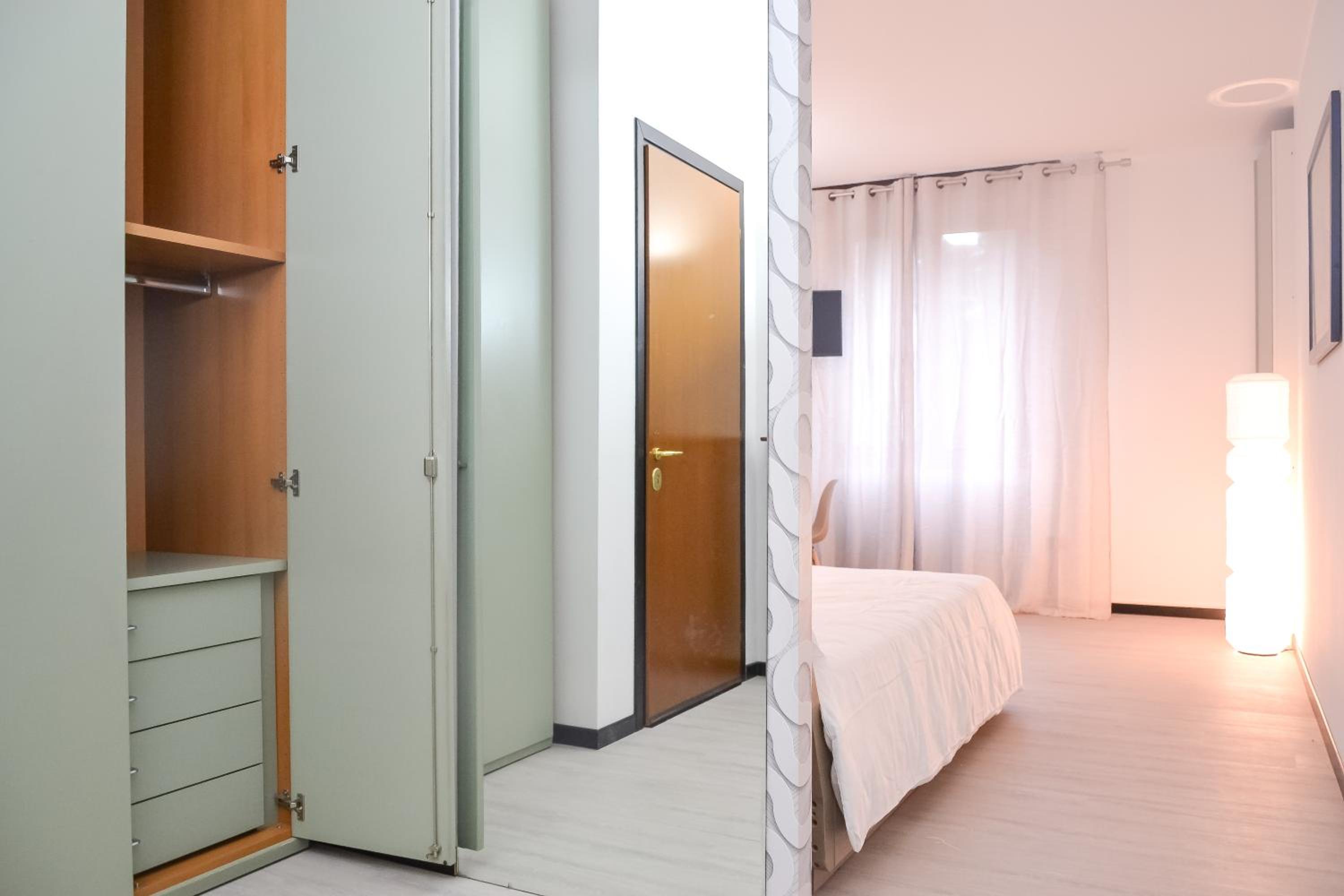 Double Room with Private Bathroom - Photo 8
