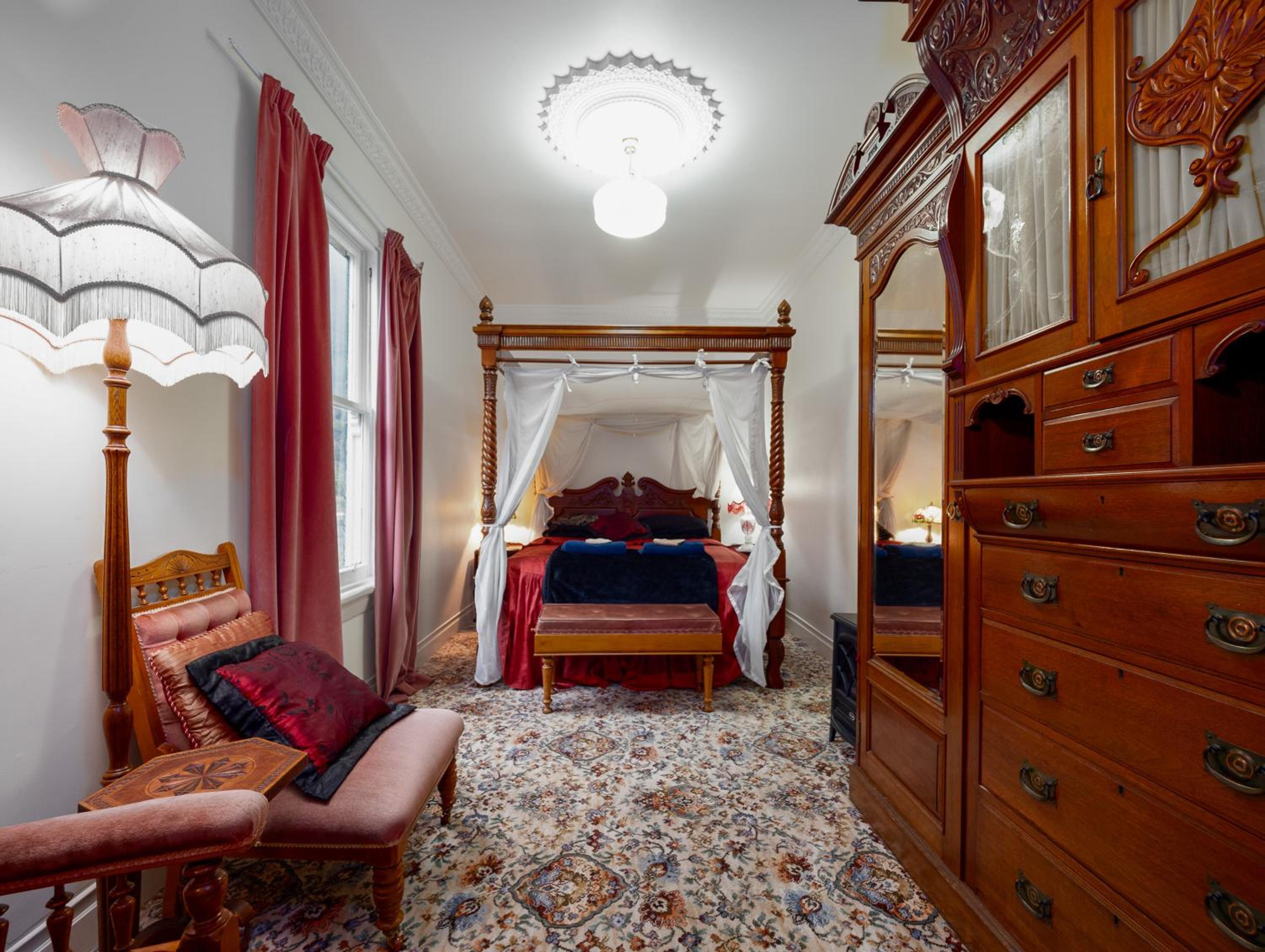 Deluxe King Room photo 1