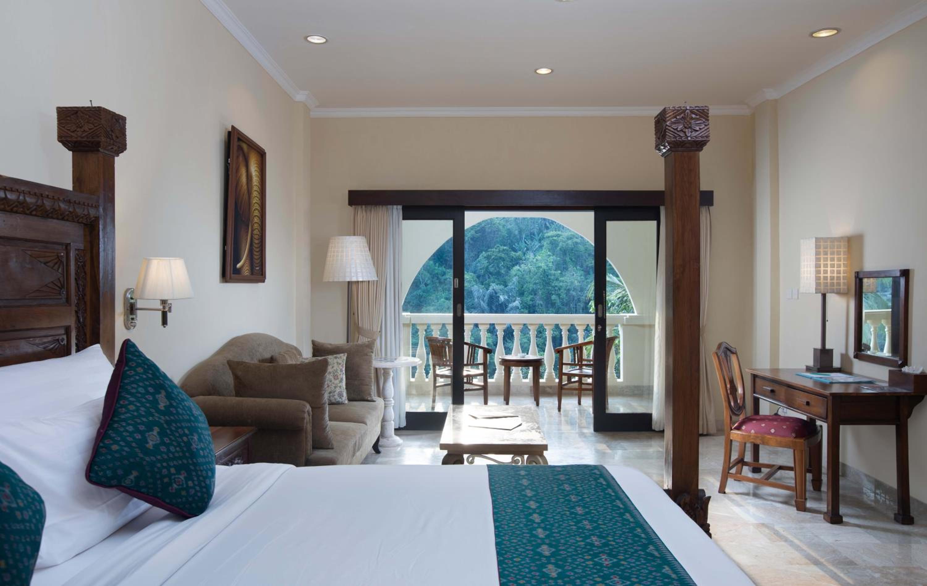 Premier King Room with Valley View or Pool View (Free Daily Afternoon Tea) photo 3