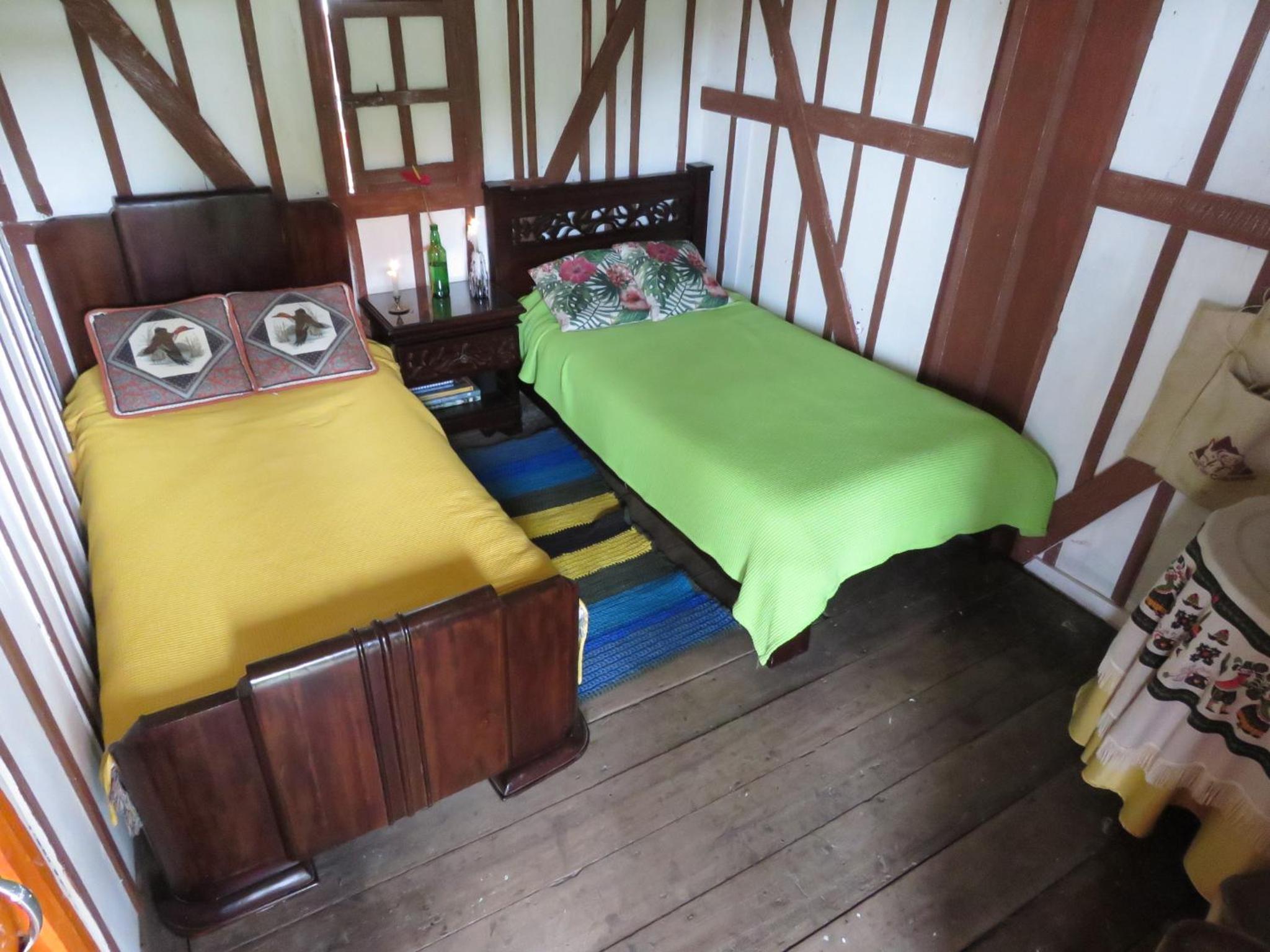 Standard Twin Room with Shared Bathroom photo 3