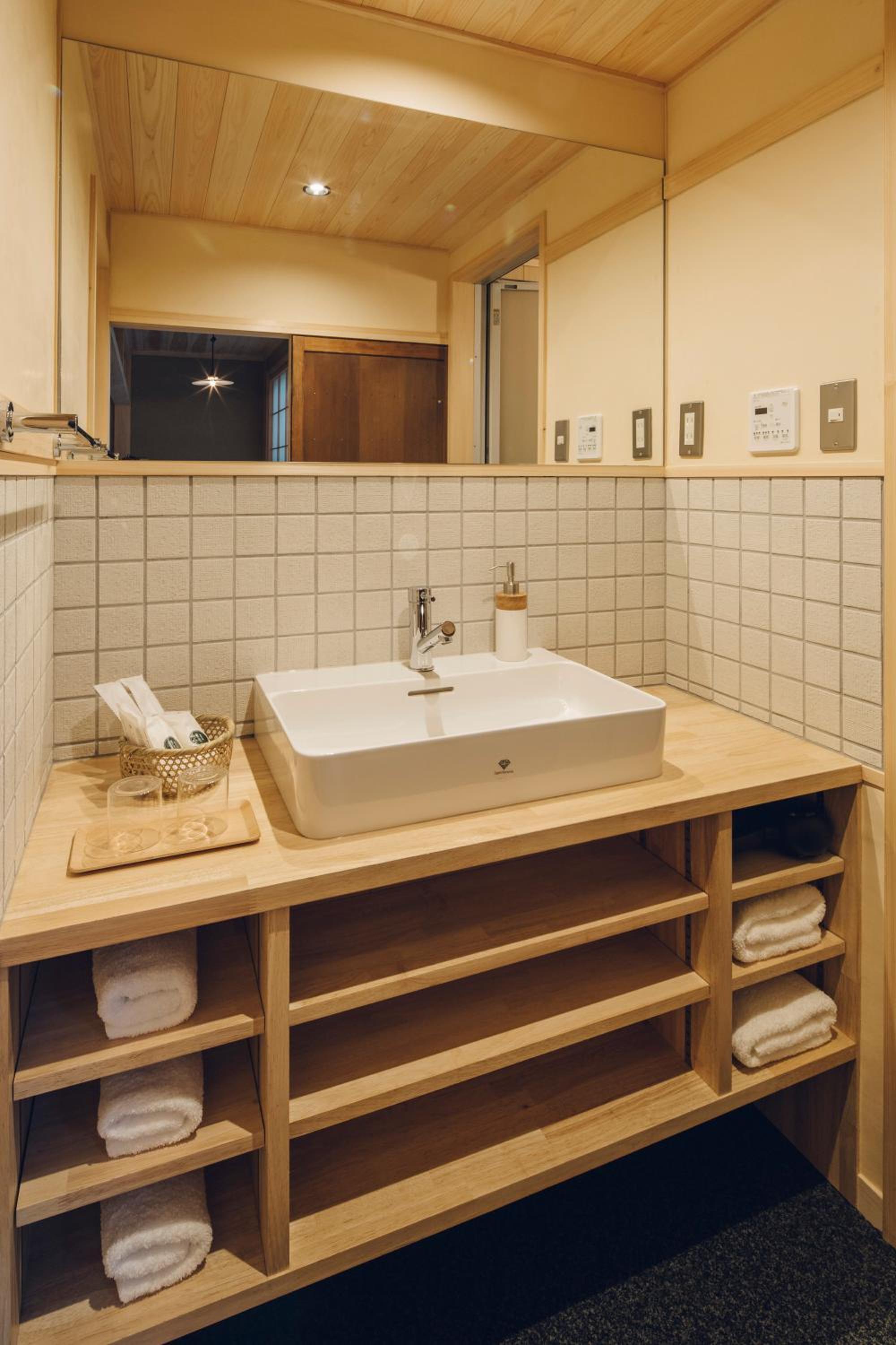 Two-Bedroom House - Photo 2