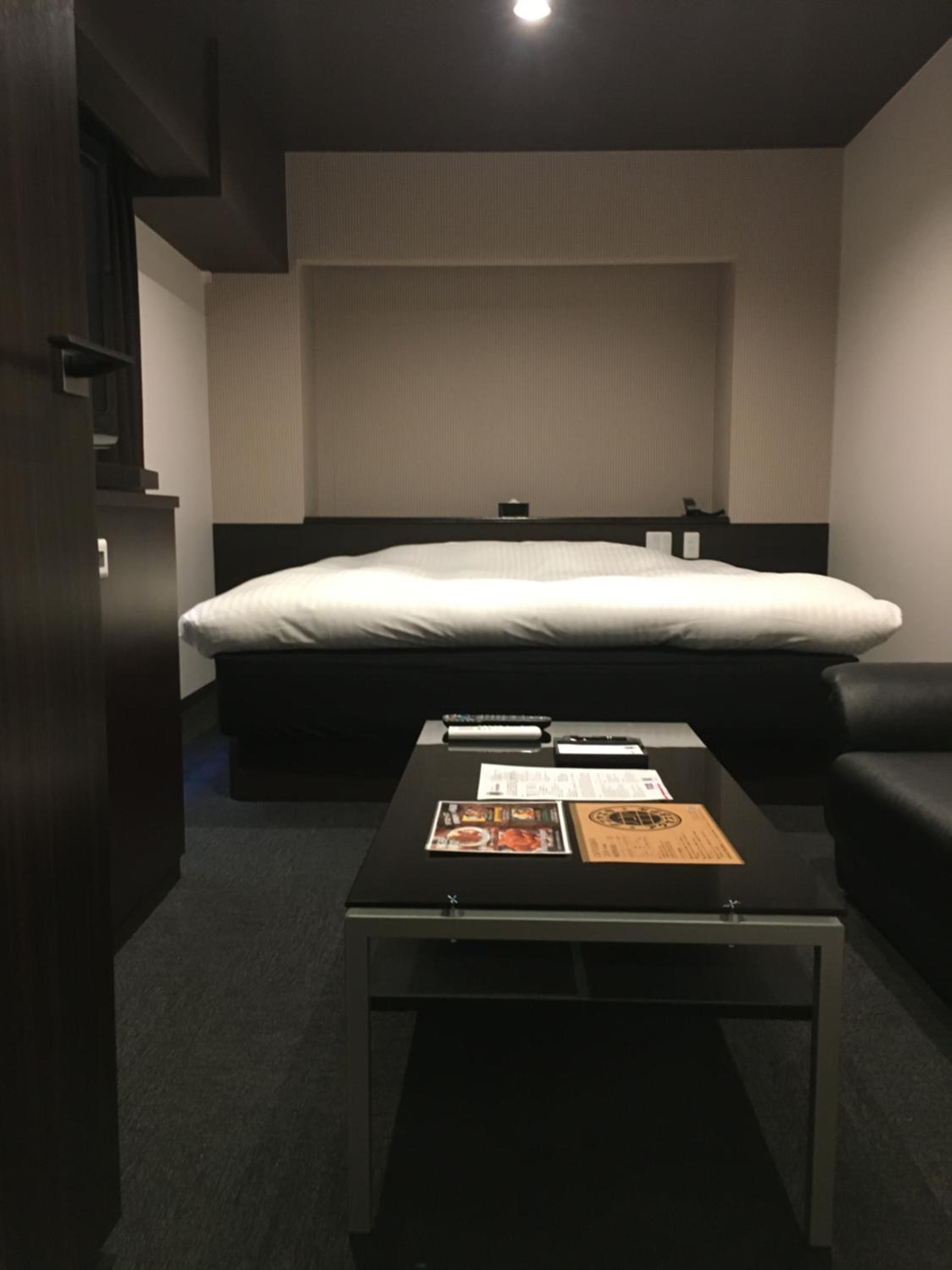 Queen Room - Non-Smoking - Photo 12