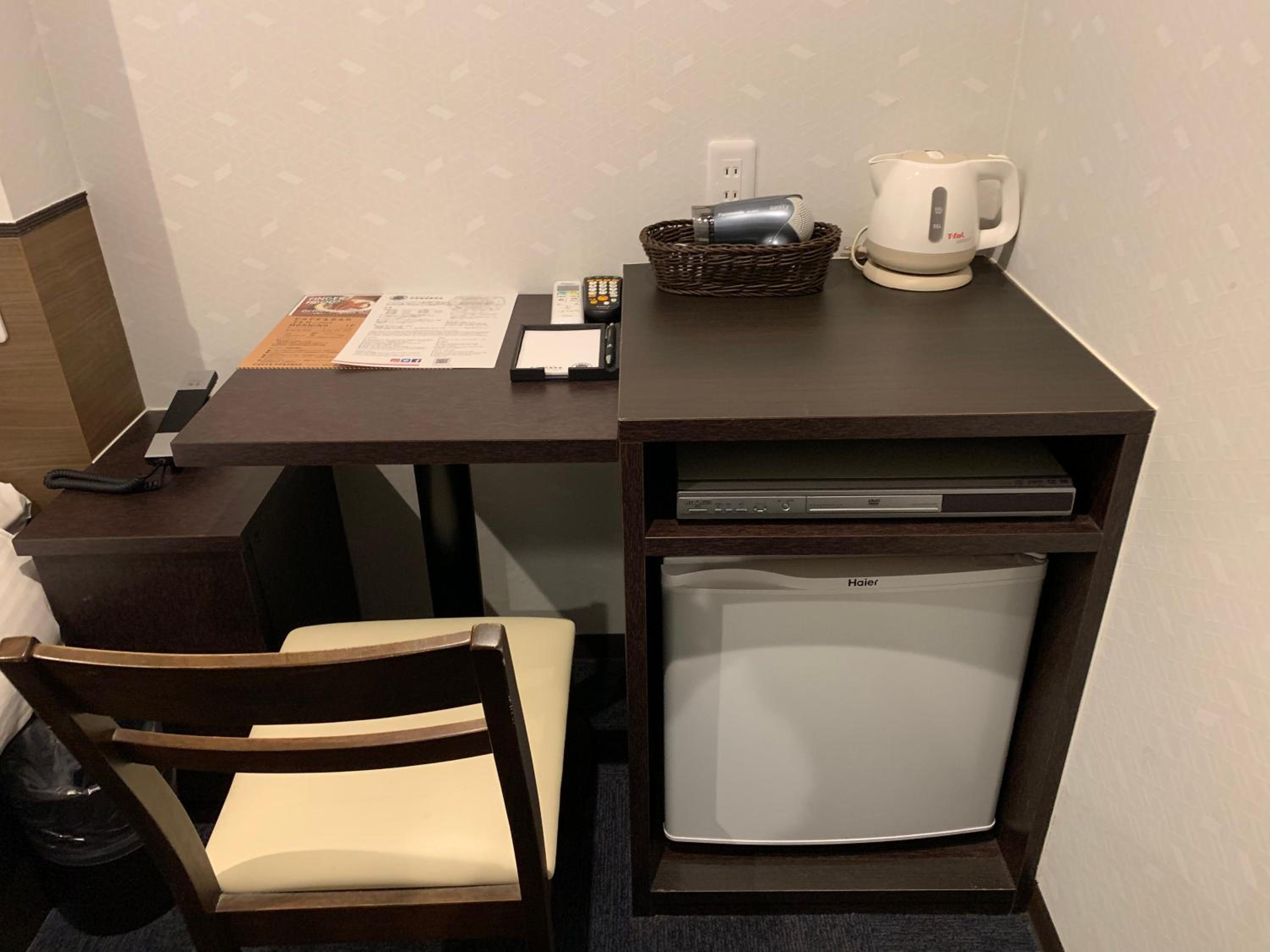 Double Room - Non-Smoking  - Photo 10