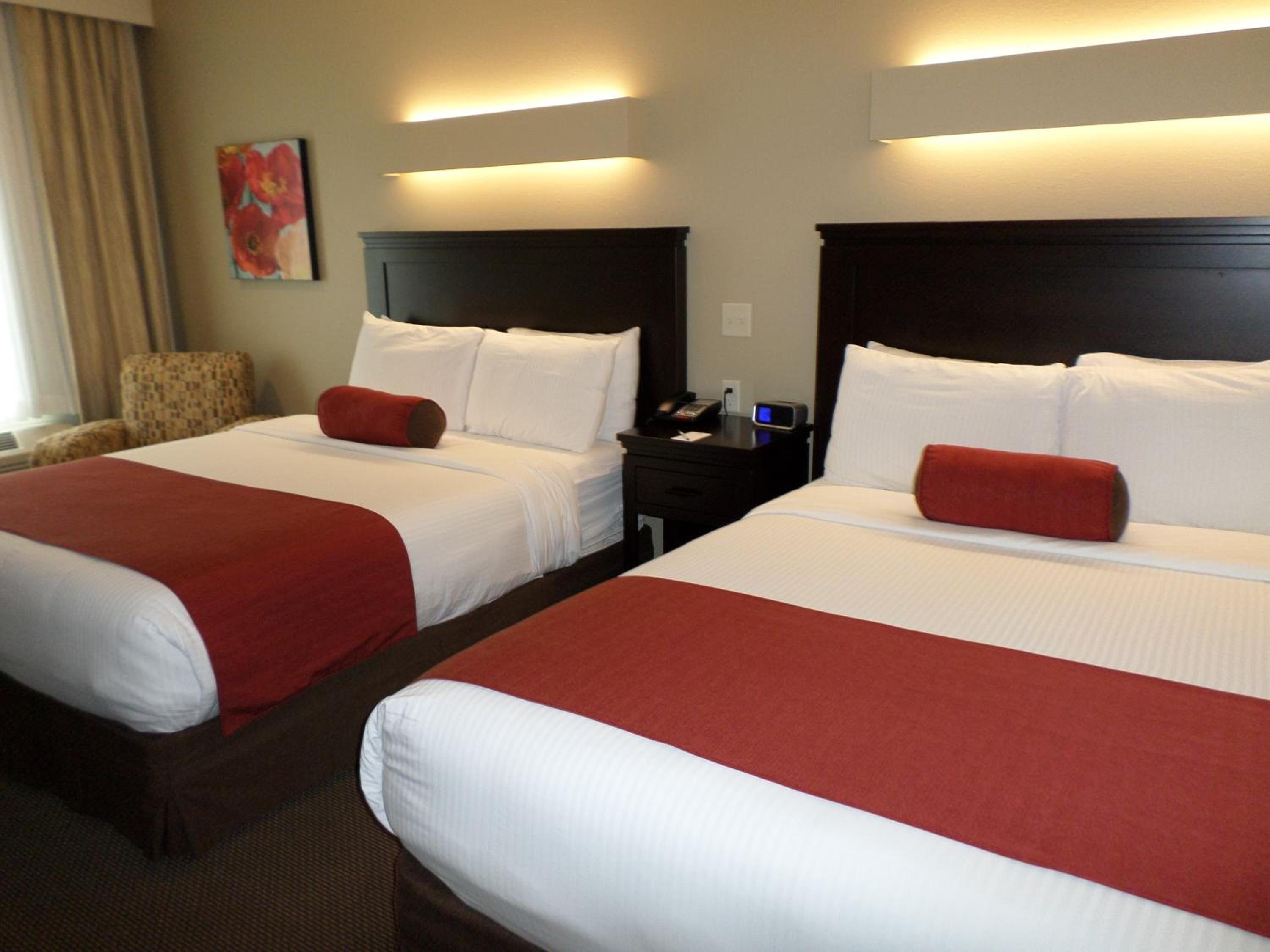 Deluxe Queen Room with Two Queen Beds - Photo 4